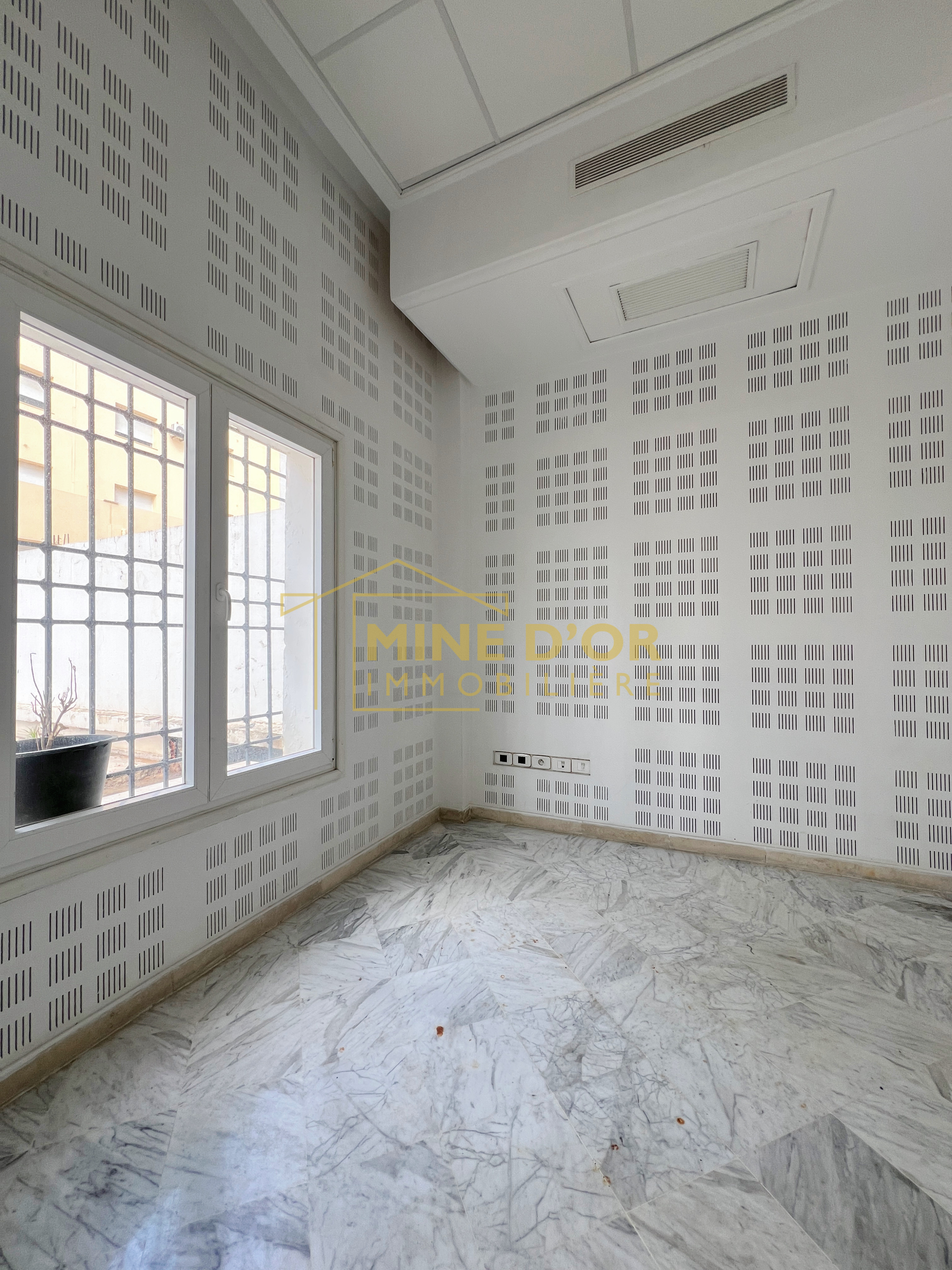 Cite El Khadra&nbsp;Zone urbaine nord&nbsp;Bureaux & Commerces&nbsp;Bureau&nbsp;Bureau au rdc au centre urbain nord