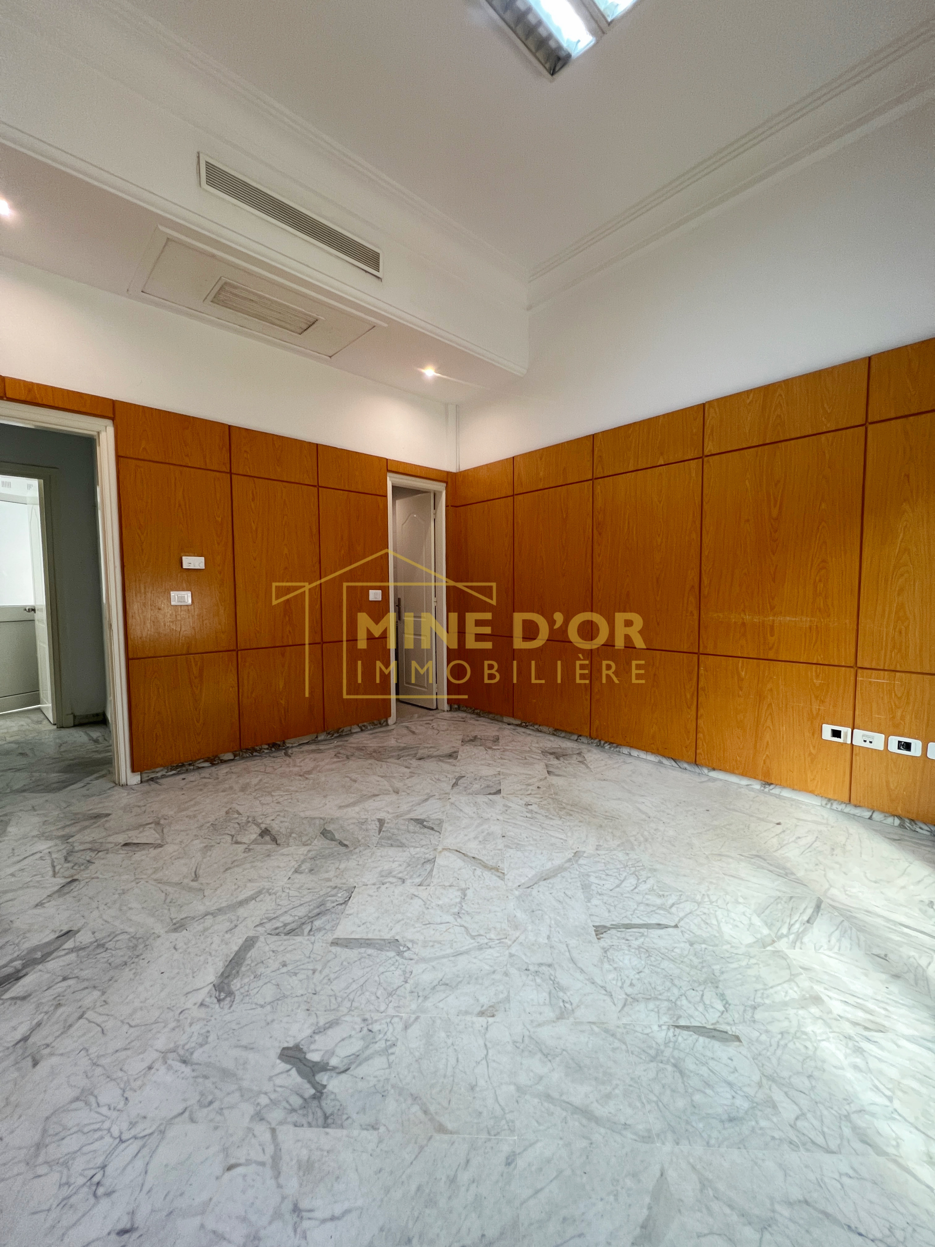 Cite El Khadra&nbsp;Zone urbaine nord&nbsp;Bureaux & Commerces&nbsp;Bureau&nbsp;Bureau au rdc au centre urbain nord