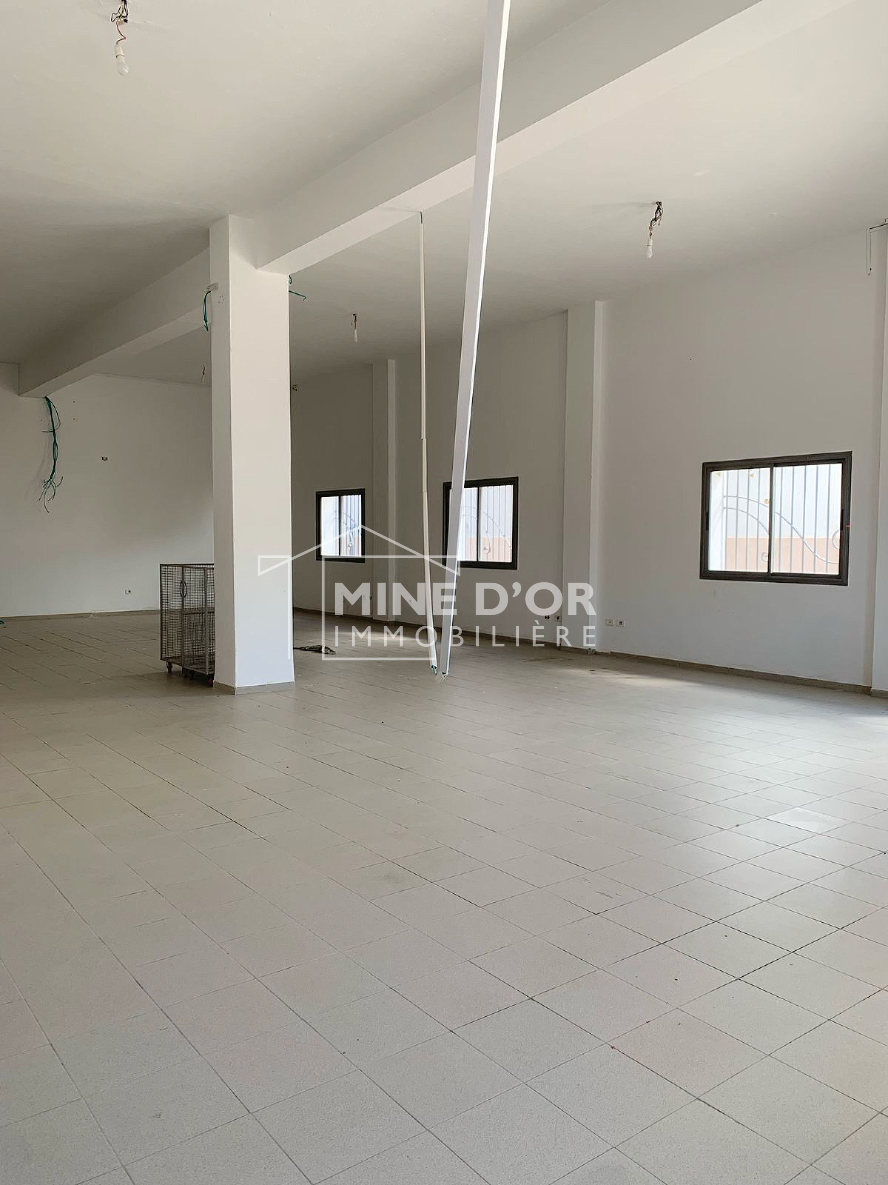 La Soukra&nbsp;Charguia 2&nbsp;Bureaux & Commerces&nbsp;Surfaces&nbsp;Depot au rdc au coeur charguia 2