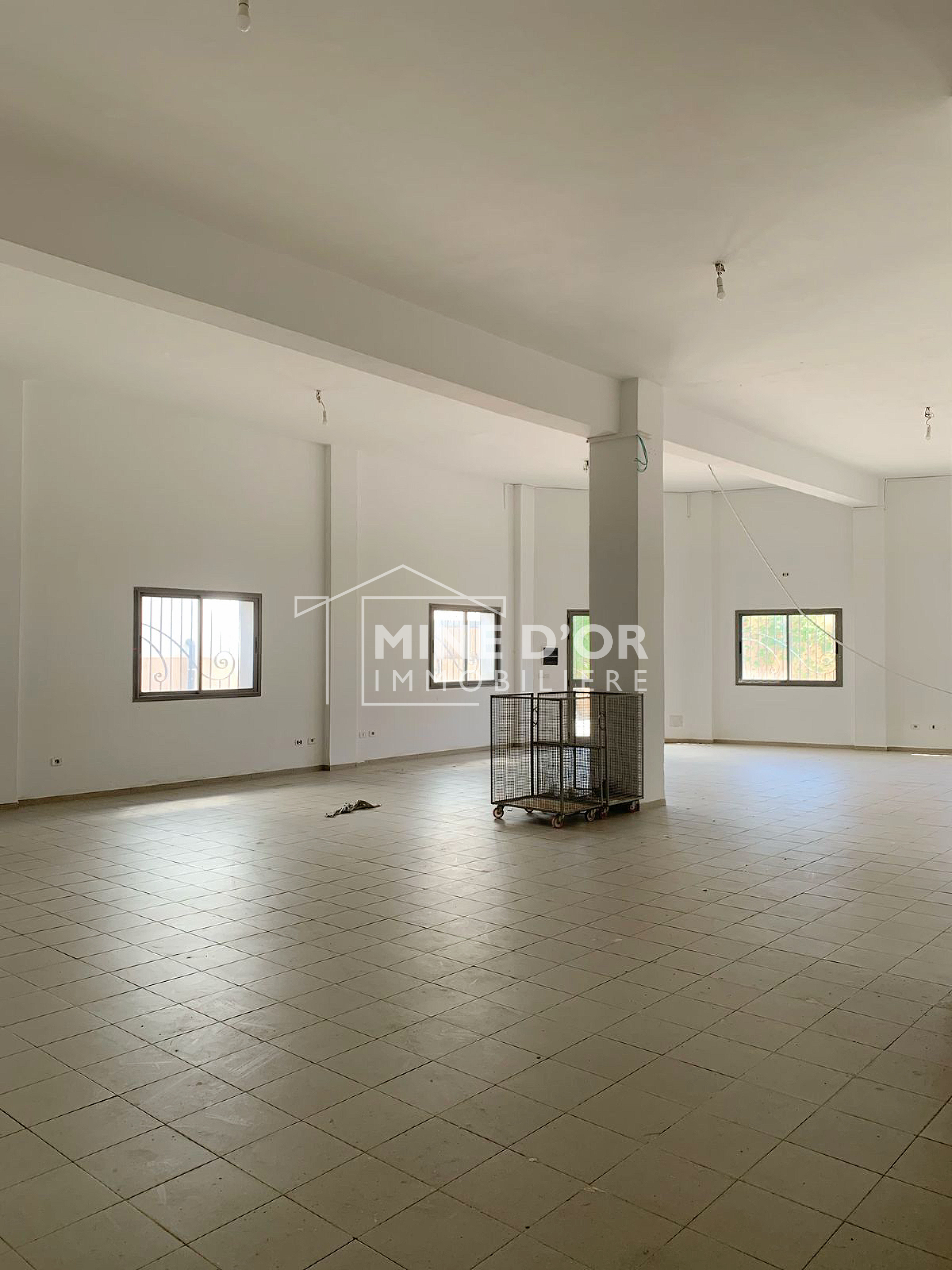 La Soukra&nbsp;Charguia 2&nbsp;Bureaux & Commerces&nbsp;Surfaces&nbsp;Depot au rdc au coeur charguia 2