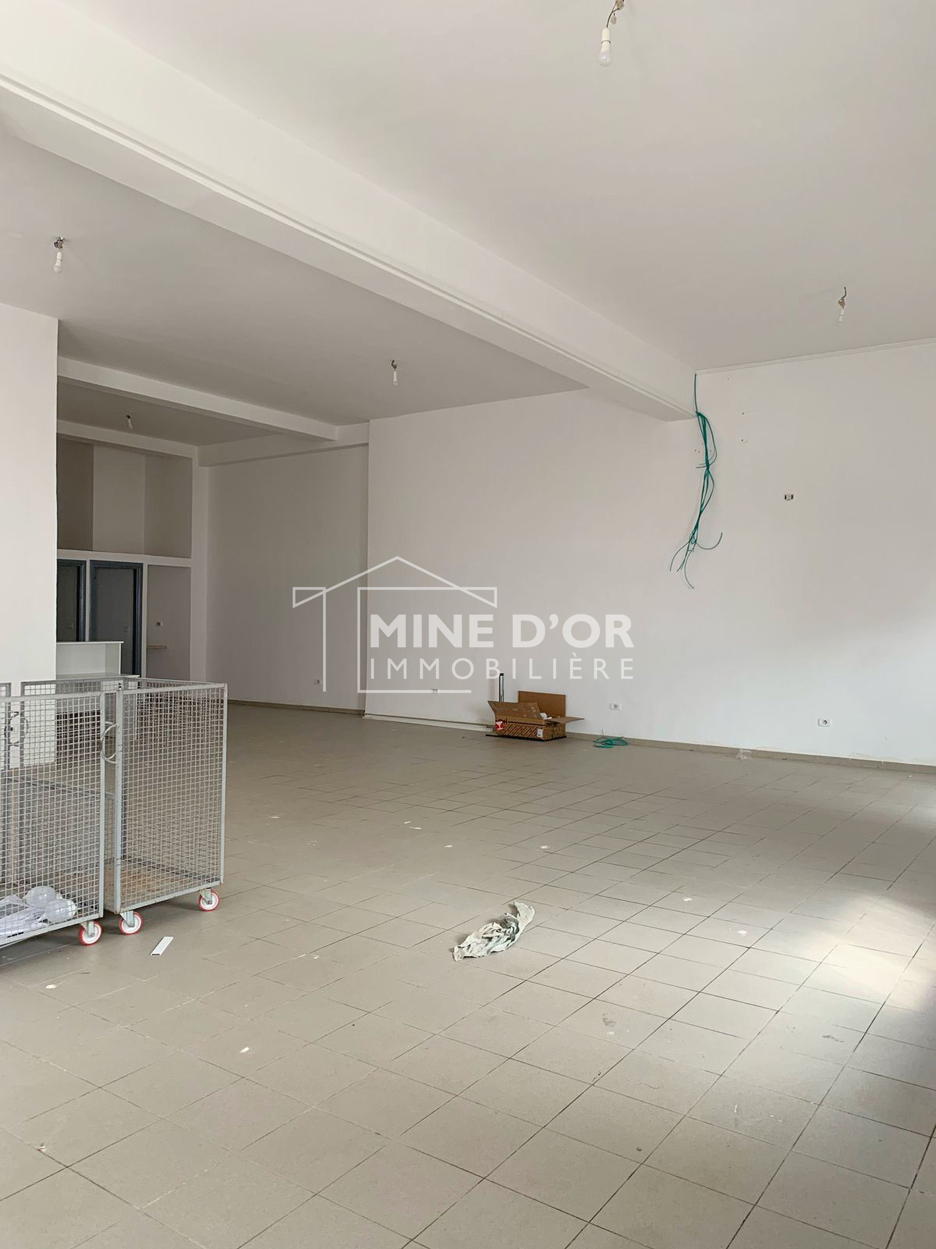 La Soukra&nbsp;Charguia 2&nbsp;Bureaux & Commerces&nbsp;Surfaces&nbsp;Depot au rdc au coeur charguia 2