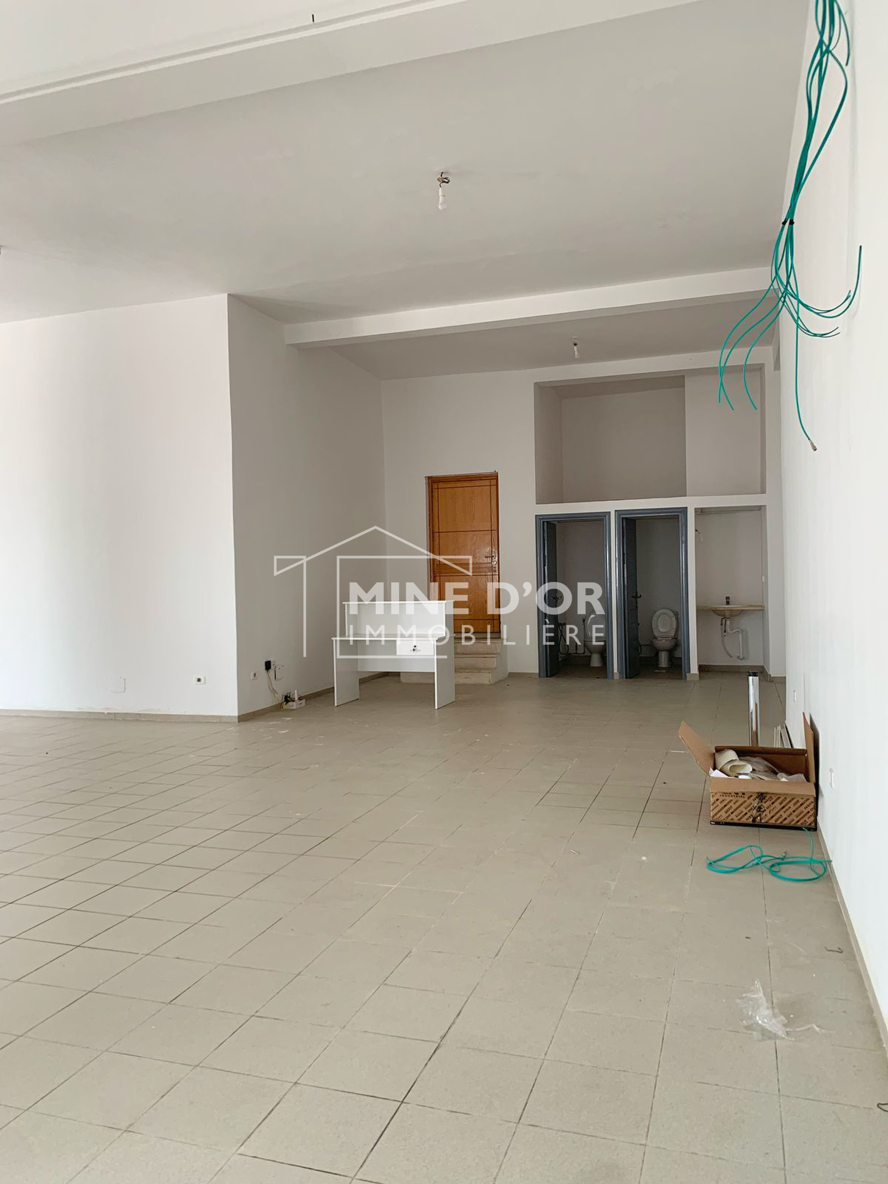 La Soukra&nbsp;Charguia 2&nbsp;Bureaux & Commerces&nbsp;Surfaces&nbsp;Depot au rdc au coeur charguia 2