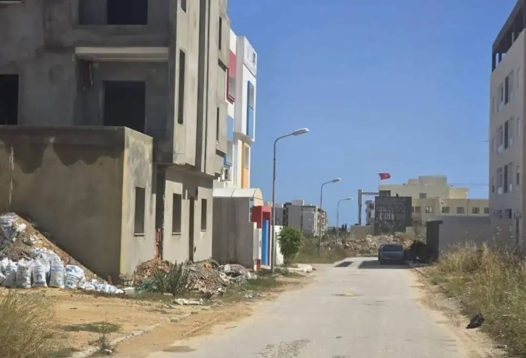 Sousse Jaouhara&nbsp;Cite Sahloul&nbsp;Vente&nbsp;Appart. 2 pi�ces&nbsp;Terrain de surface 440 m2 a sahloul