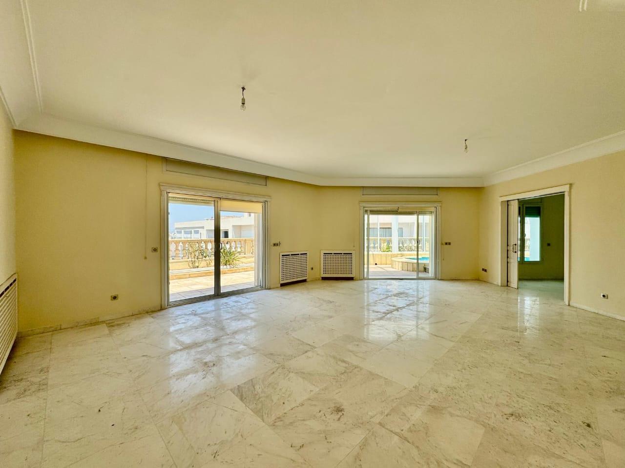 La Marsa&nbsp;Berge Du Lac&nbsp;Location&nbsp;Appart. 5 pi�ces+&nbsp;Un penthouse s4 avec piscine au lac2