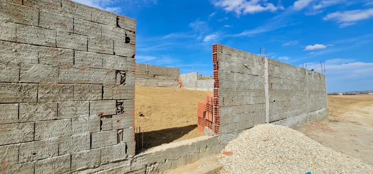 Sidi Thabet&nbsp;Sidi Thabet&nbsp;Vente&nbsp;Surfaces&nbsp;Grand terrain � fort potentiel