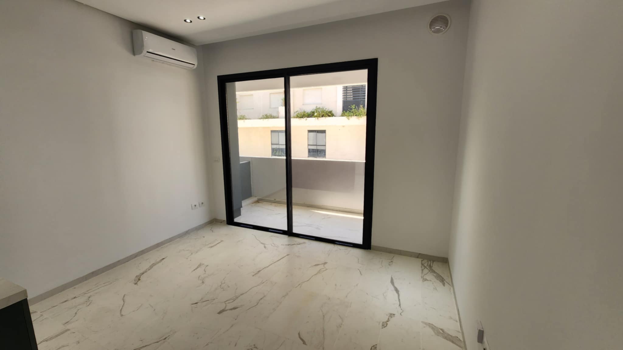 La Marsa&nbsp;El Aouina&nbsp;Location&nbsp;Appart. 1 pi�ce&nbsp;Appart s1 r�sidence avec piscine ain zaghouan nord