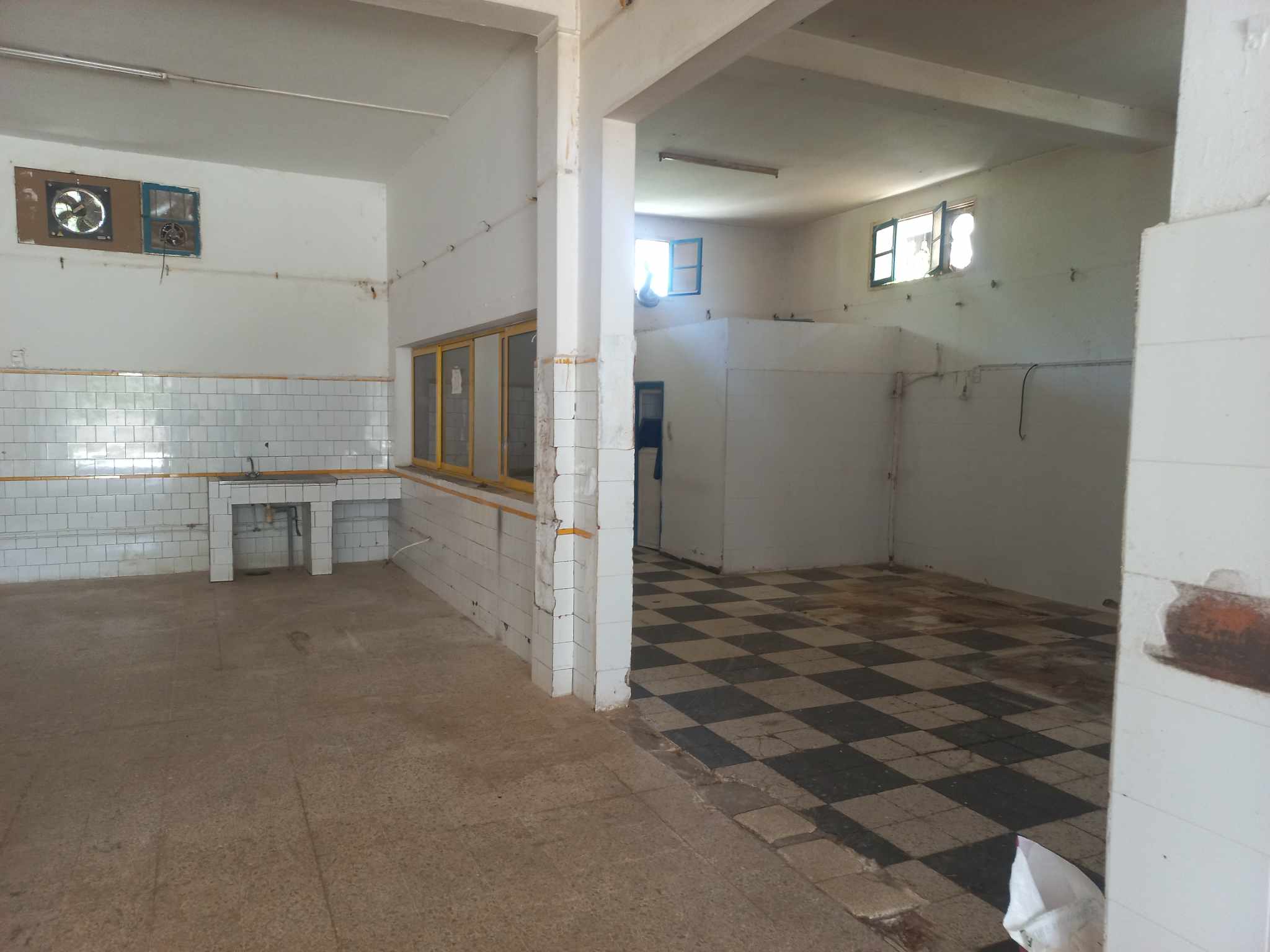 La Soukra&nbsp;La Soukra&nbsp;Bureaux & Commerces&nbsp;Atelier,Garage&nbsp;D�p�t ou usine de 300m � chotrana 2
