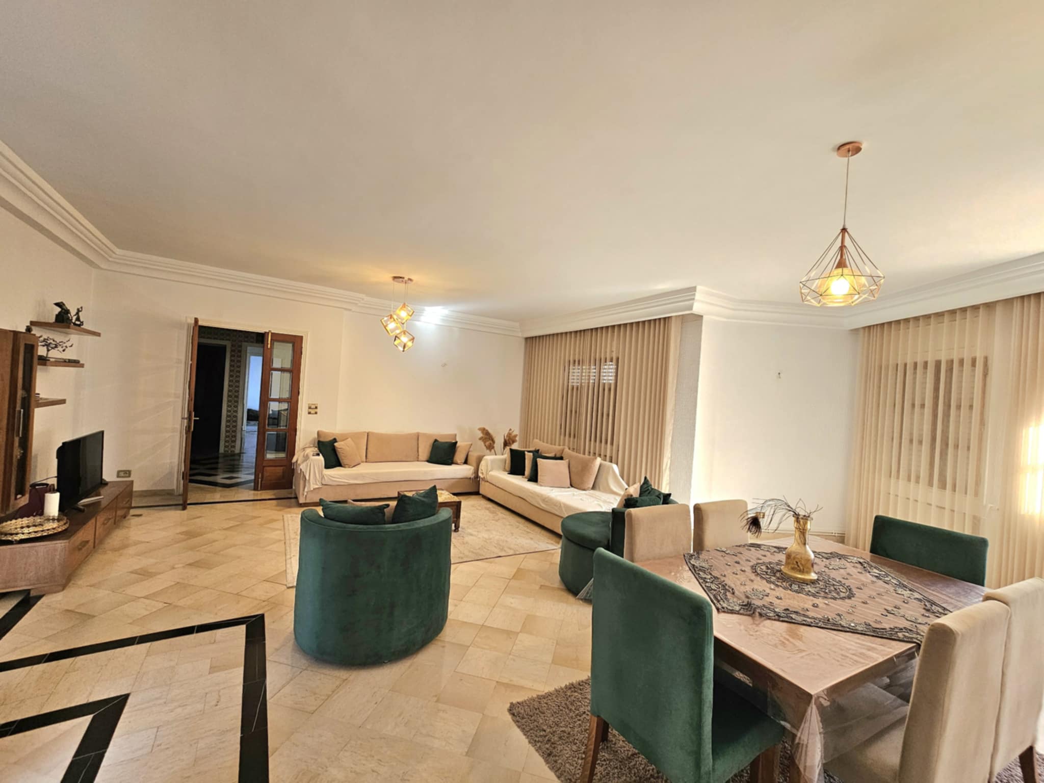 Ariana Ville&nbsp;Cite Ennasr 1&nbsp;Vente&nbsp;Appart. 5 pi�ces+&nbsp;Grand appartement s4 � ennaser1