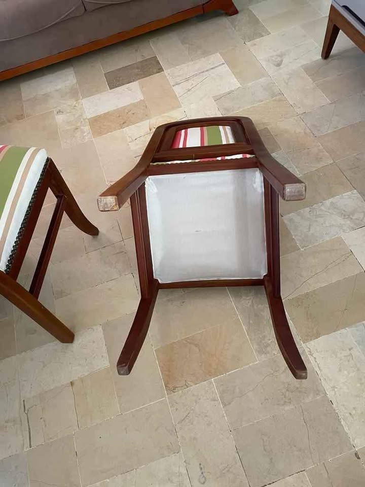 Le Bardo&nbsp;Khaznadar&nbsp;Salon - Salle � manger &nbsp;Salle � manger&nbsp;Table et six chaises bois iroko tres bonne qualit�