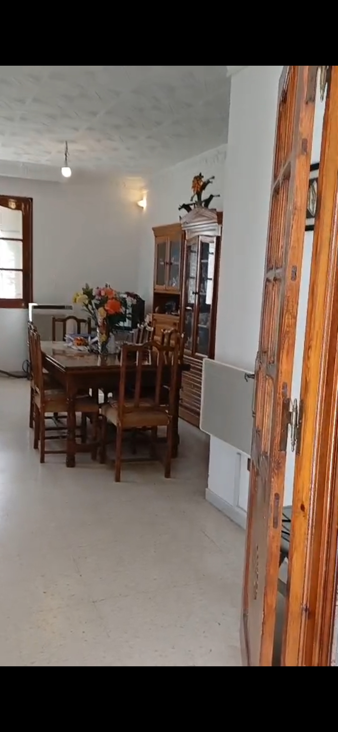 Rades&nbsp;Rades Meliane&nbsp;Salon - Salle � manger &nbsp;Tables&nbsp;Table a manger avec chaises presque neuf