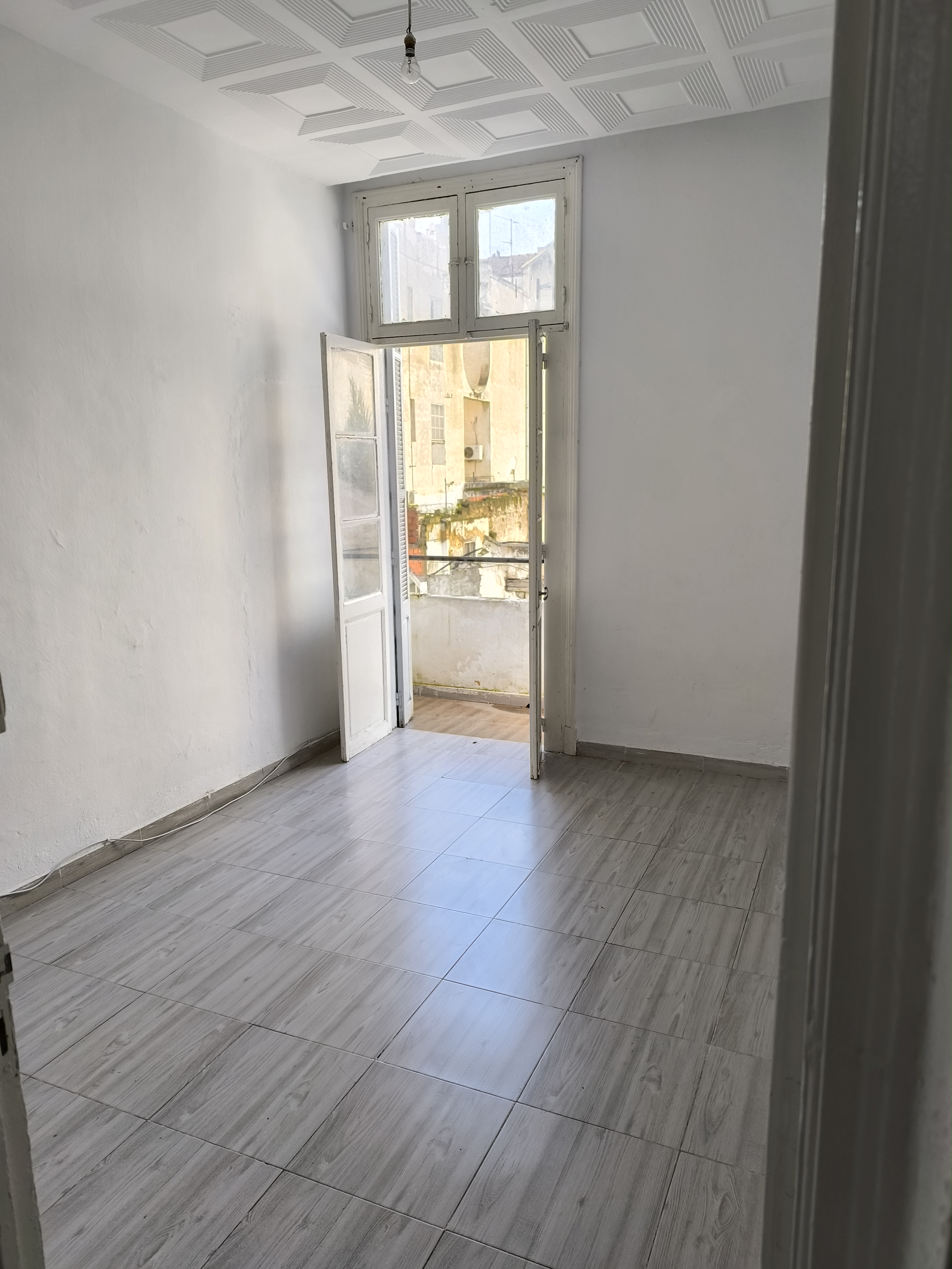 Bab Bhar&nbsp;Sidi Bahri&nbsp;Location&nbsp;Appart. 3 pi�ces&nbsp;Appartement � lafayette rue remada