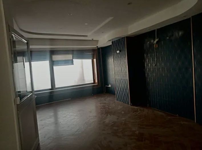 Ariana Ville&nbsp;Ariana&nbsp;Bureaux & Commerces&nbsp;Surfaces&nbsp;Cit� ennasr usage commercial o� bureautique