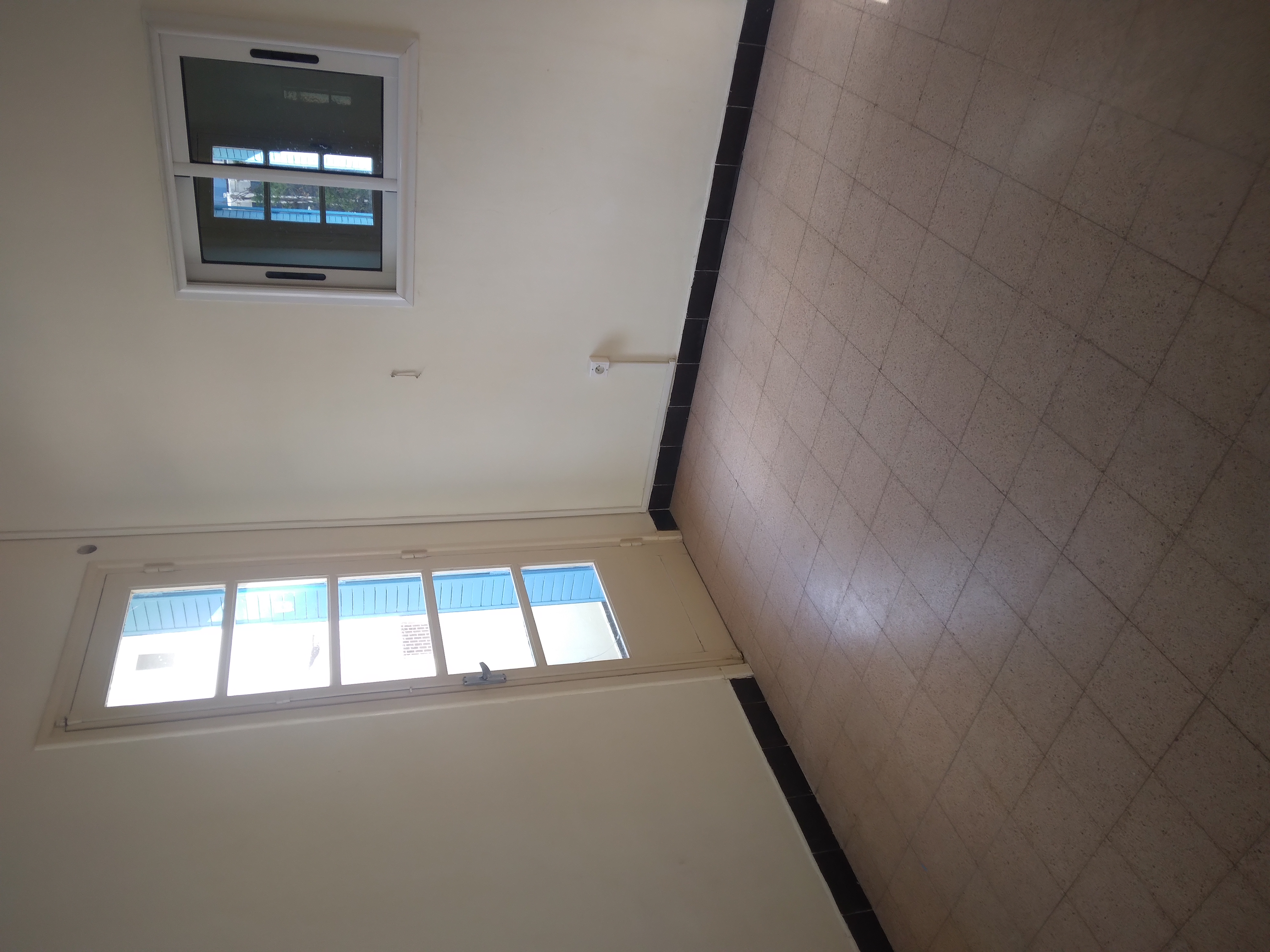 Bab Bhar&nbsp;Republique&nbsp;Location&nbsp;Appart. 2 pi�ces&nbsp;Hall 2 chambres avec balcon pres av med 5