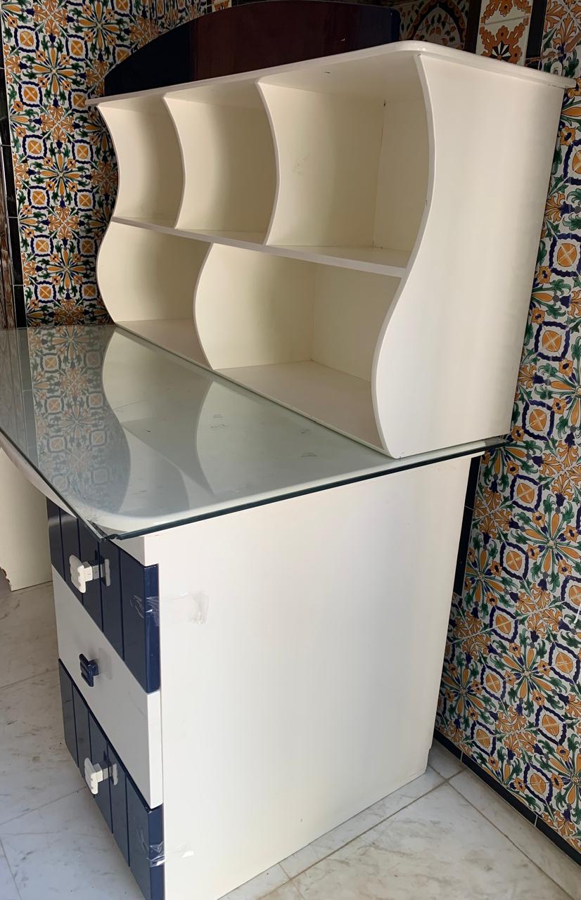 El Menzah&nbsp;El Manar 1&nbsp;Meubles de bureau&nbsp;Bureaux - Tables&nbsp;Bureau et rangement suspendu