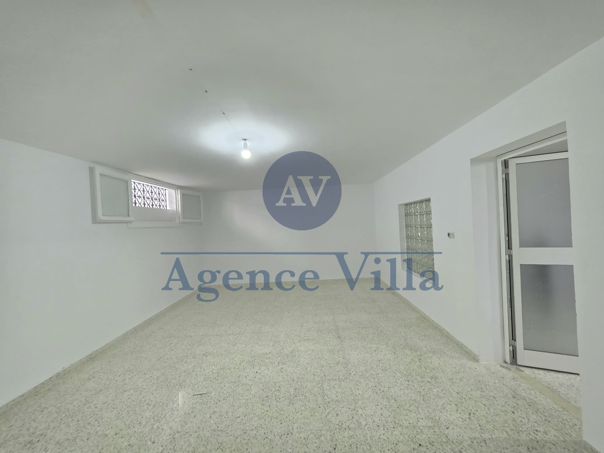 La Marsa&nbsp;Marsa Erriadh&nbsp;Bureaux & Commerces&nbsp;Bureau&nbsp;Une duplex s6 usage bureautique