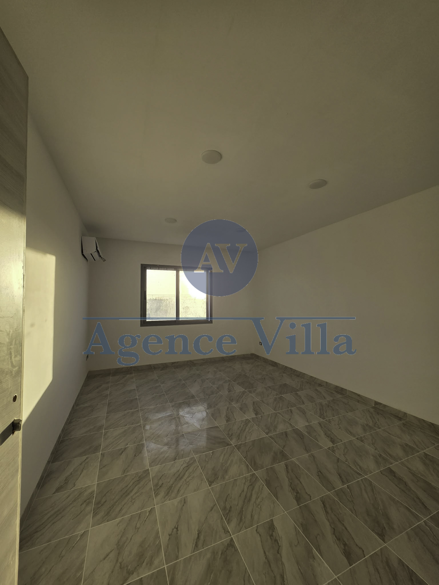 El Kram&nbsp;Le Kram&nbsp;Bureaux & Commerces&nbsp;Bureau&nbsp;Un bureau h2 au lac3 le kram