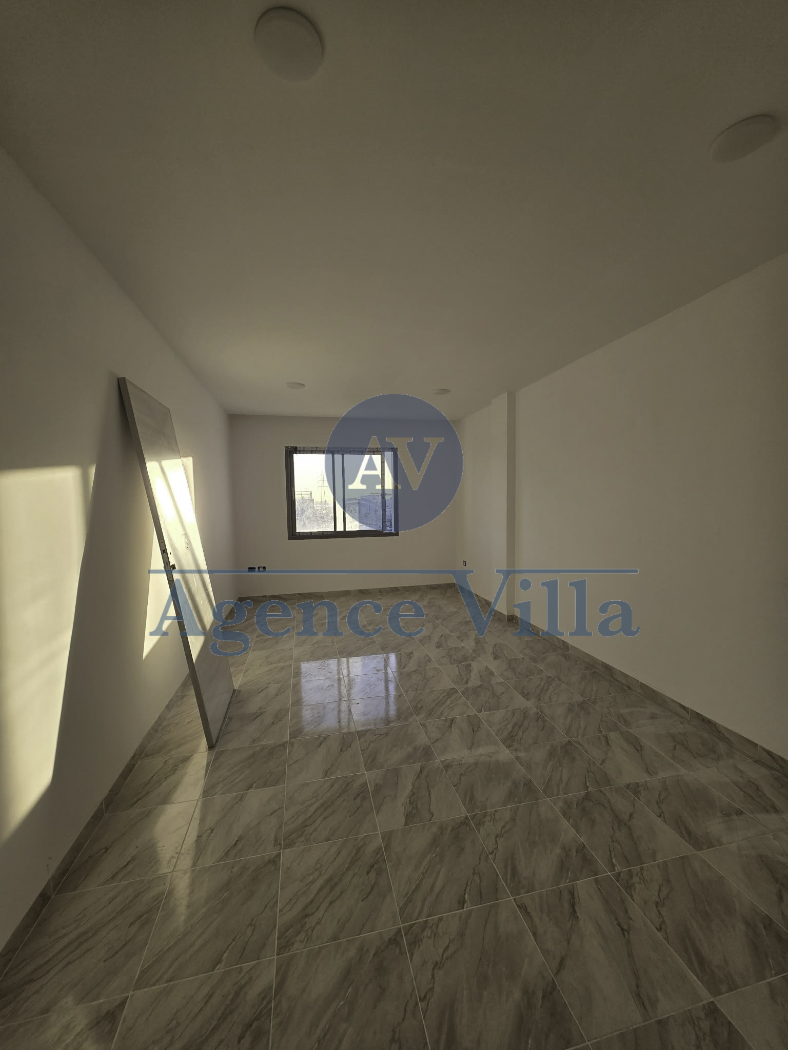 El Kram&nbsp;Le Kram&nbsp;Bureaux & Commerces&nbsp;Bureau&nbsp;Un bureau h5 au lac3