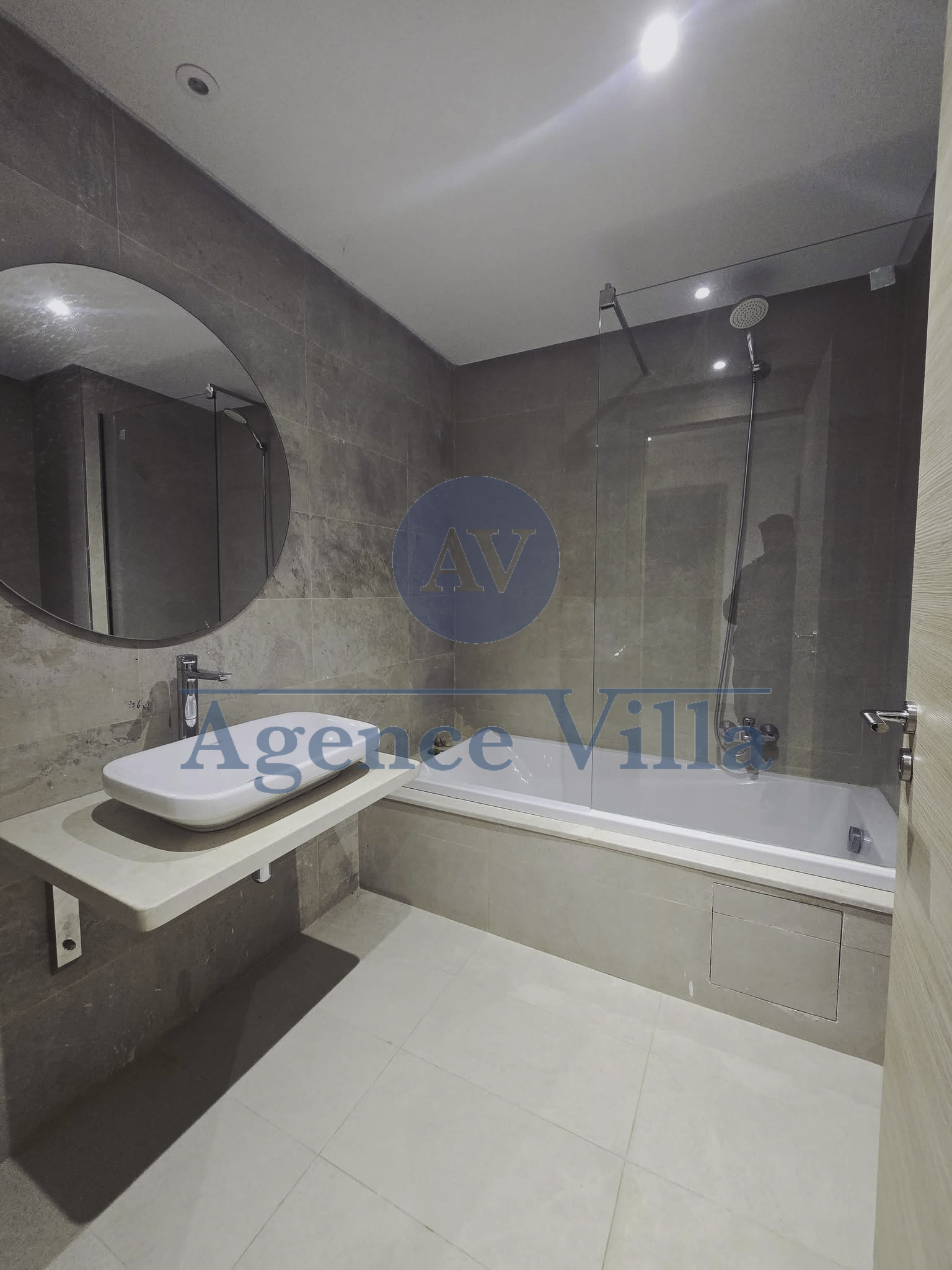 La Soukra&nbsp;Chotrana 3&nbsp;Location&nbsp;Duplex&nbsp;Un duplex s4 � la soukra chotrana