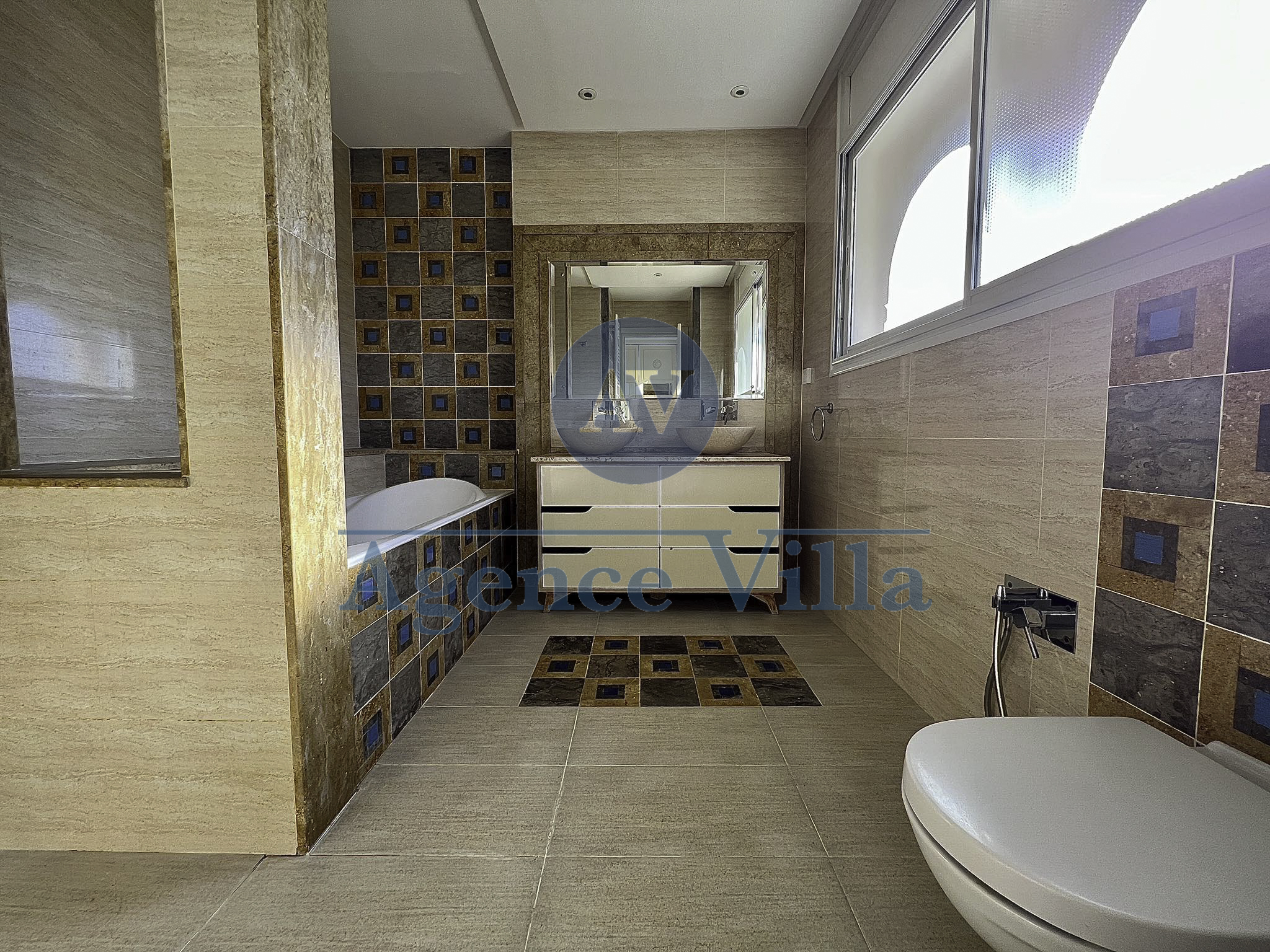 La Marsa&nbsp;Berge Du Lac&nbsp;Location&nbsp;Maisons&nbsp;Villa s4 au lac2 avec piscine et jardin