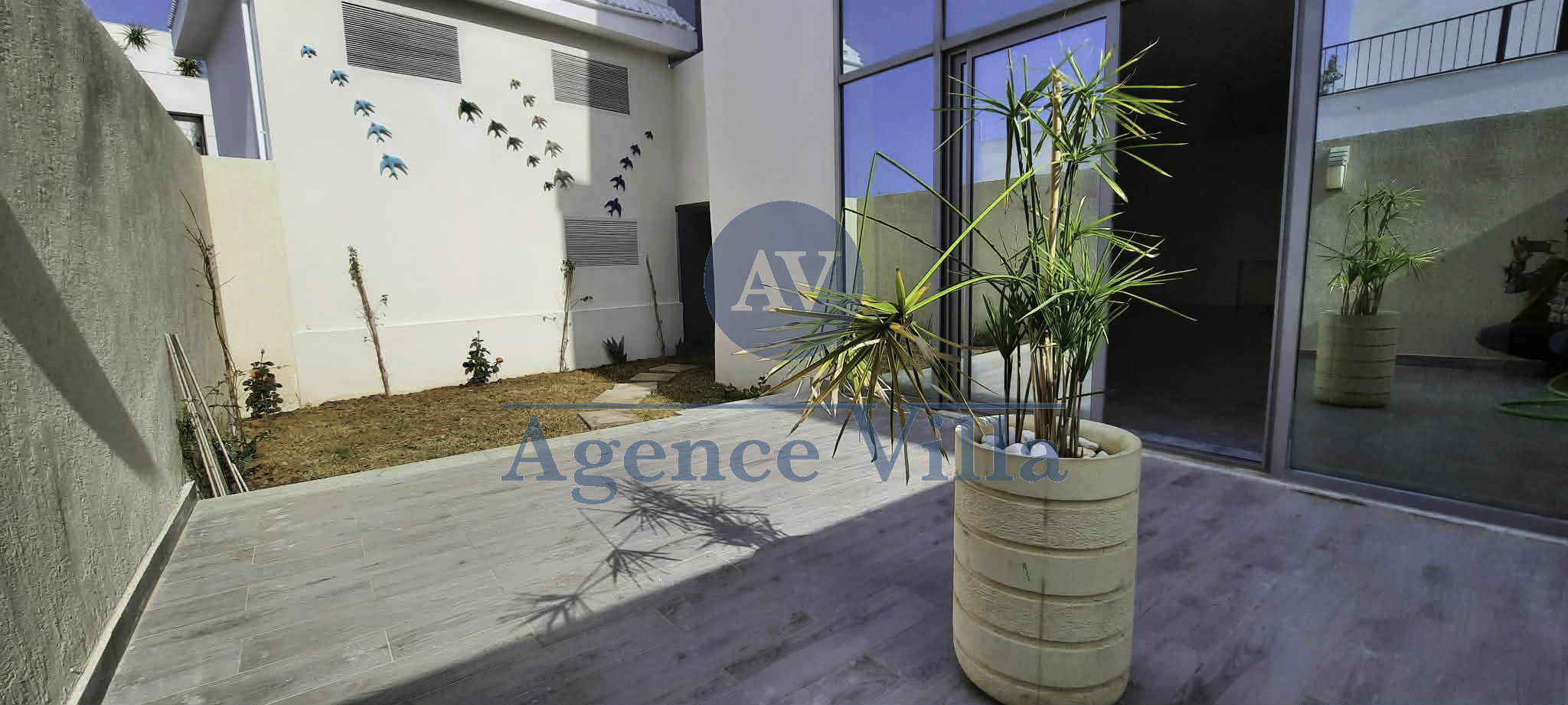La Marsa&nbsp;Gammart&nbsp;Location&nbsp;Appart. 4 pi�ces&nbsp;Appartement haut standing avec jardin � gammarth