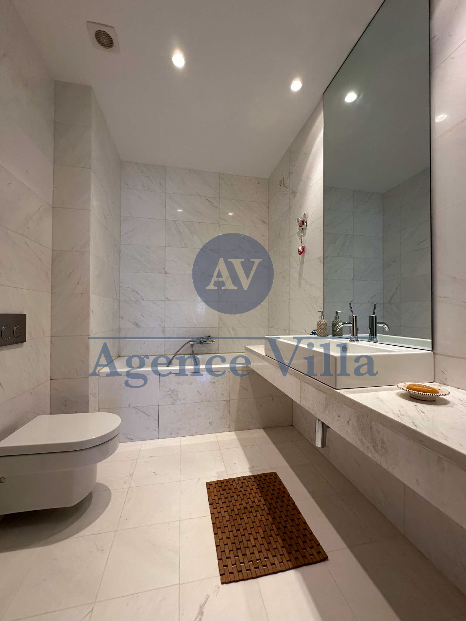 La Marsa&nbsp;Berge Du Lac&nbsp;Location&nbsp;Appart. 4 pi�ces&nbsp;Un appartement s3 meubl� au lac2