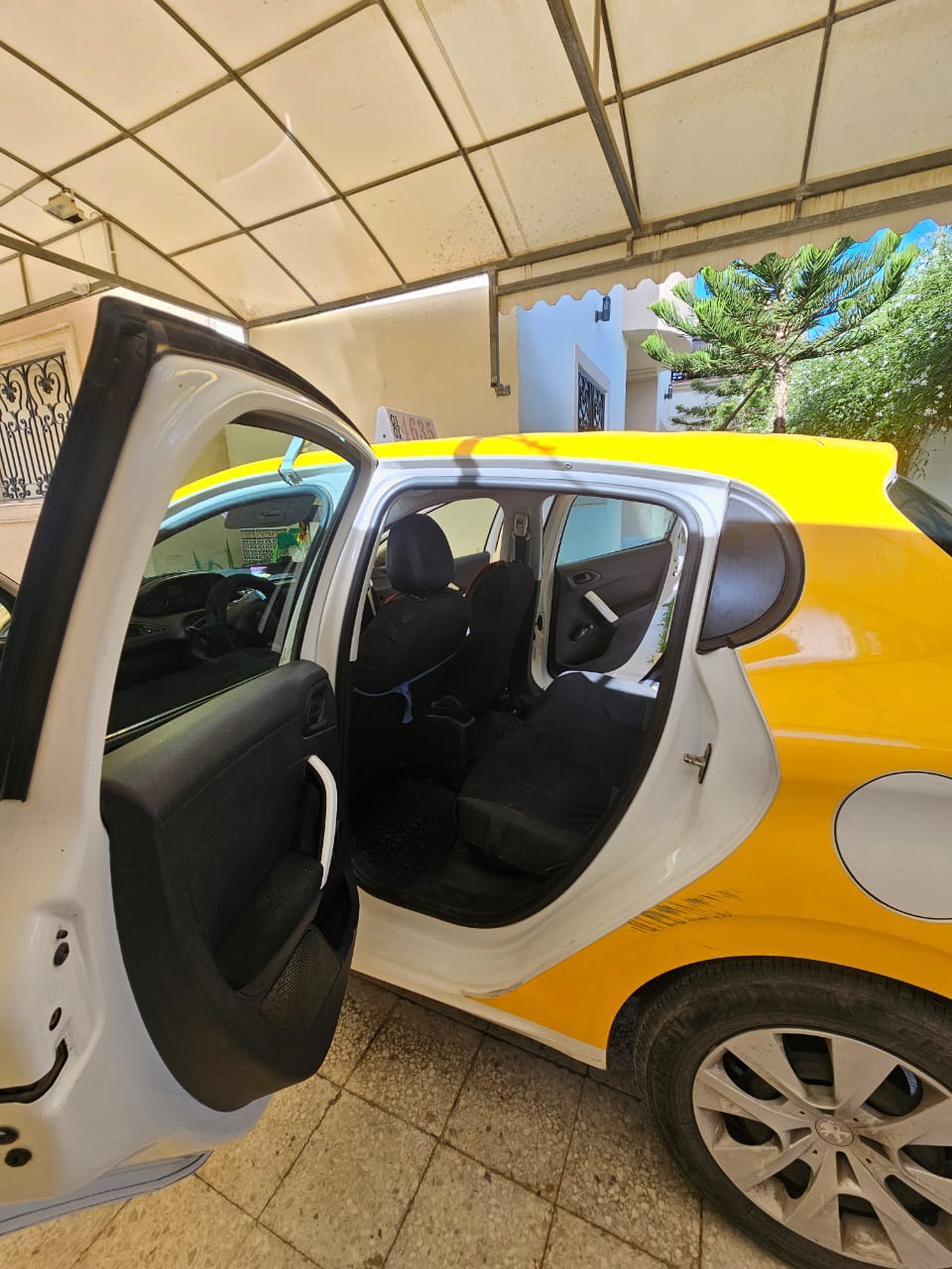 Hammam Chatt&nbsp;Borj Cedria&nbsp;Peugeot&nbsp;208&nbsp;208 peugeot essence tres bon �tat