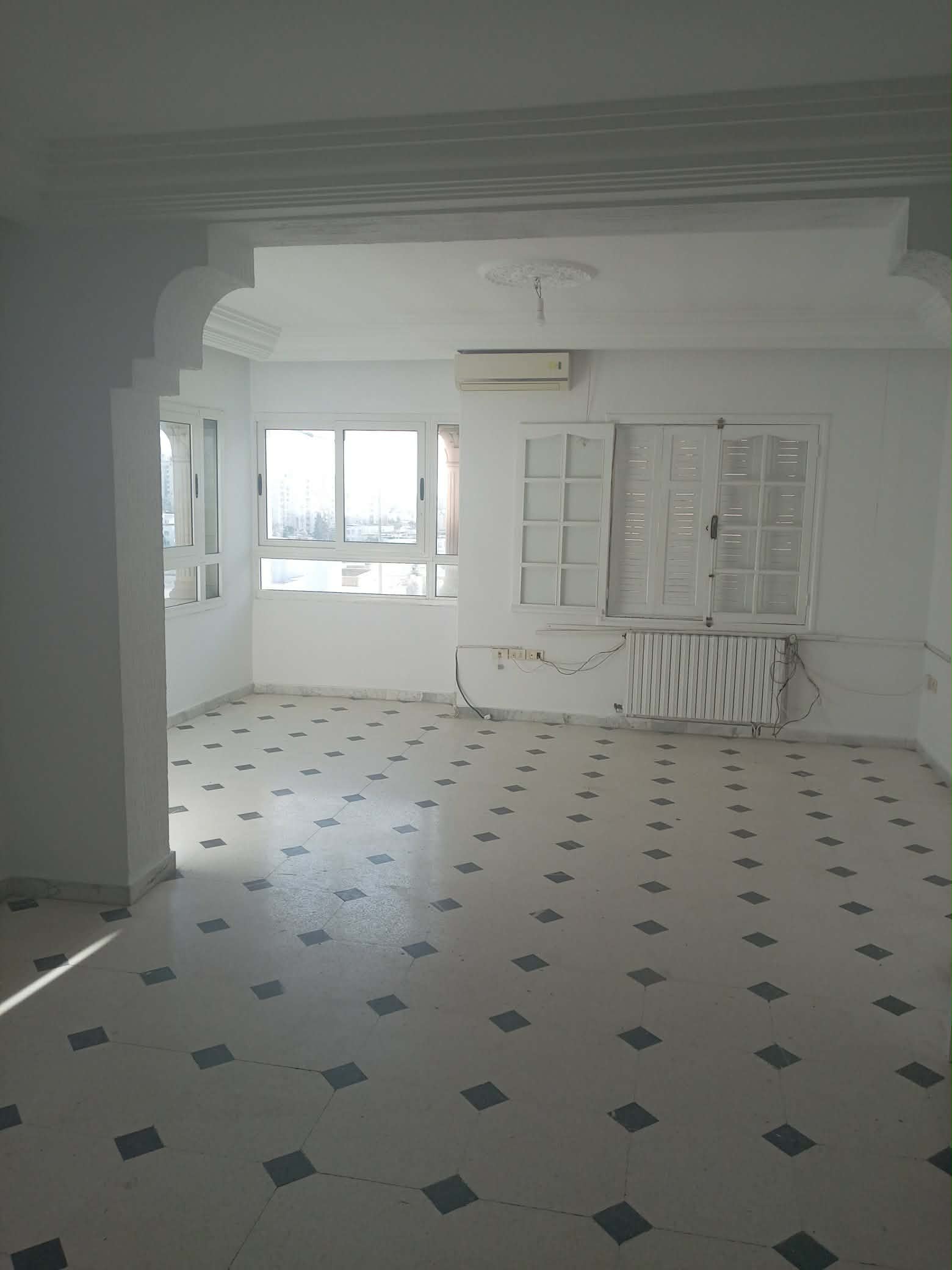 Ariana Ville&nbsp;Cite Ennasr 2&nbsp;Location&nbsp;Appart. 5 pi�ces+&nbsp;Etage de villa