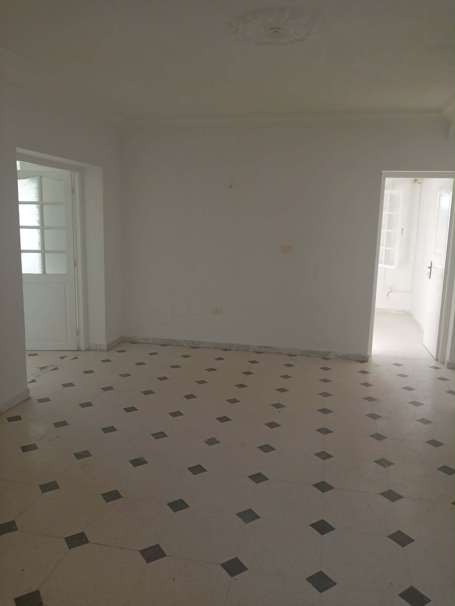 Ariana Ville&nbsp;Cite Ennasr 2&nbsp;Location&nbsp;Appart. 5 pi�ces+&nbsp;Etage de villa