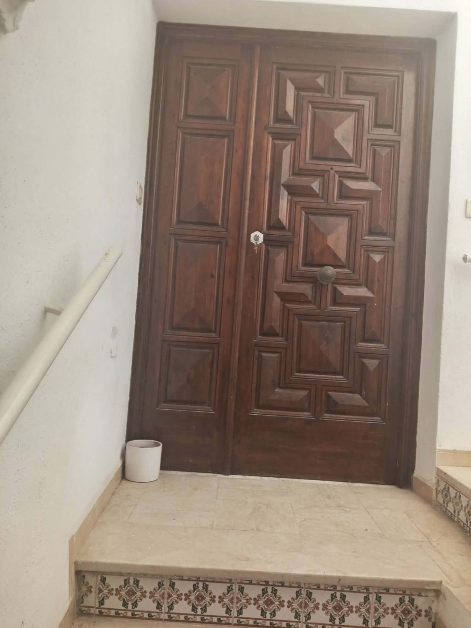 Ariana Ville&nbsp;Cite Ennasr 2&nbsp;Location&nbsp;Appart. 5 pi�ces+&nbsp;Etage de villa