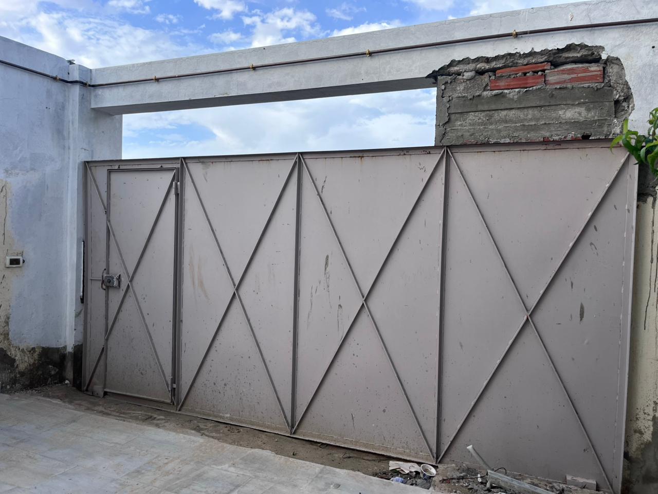 Mnihla&nbsp;Cite El Gouabsia&nbsp;Autre&nbsp;Autre&nbsp;Porte m�tallique blind�e pour garage entrpot