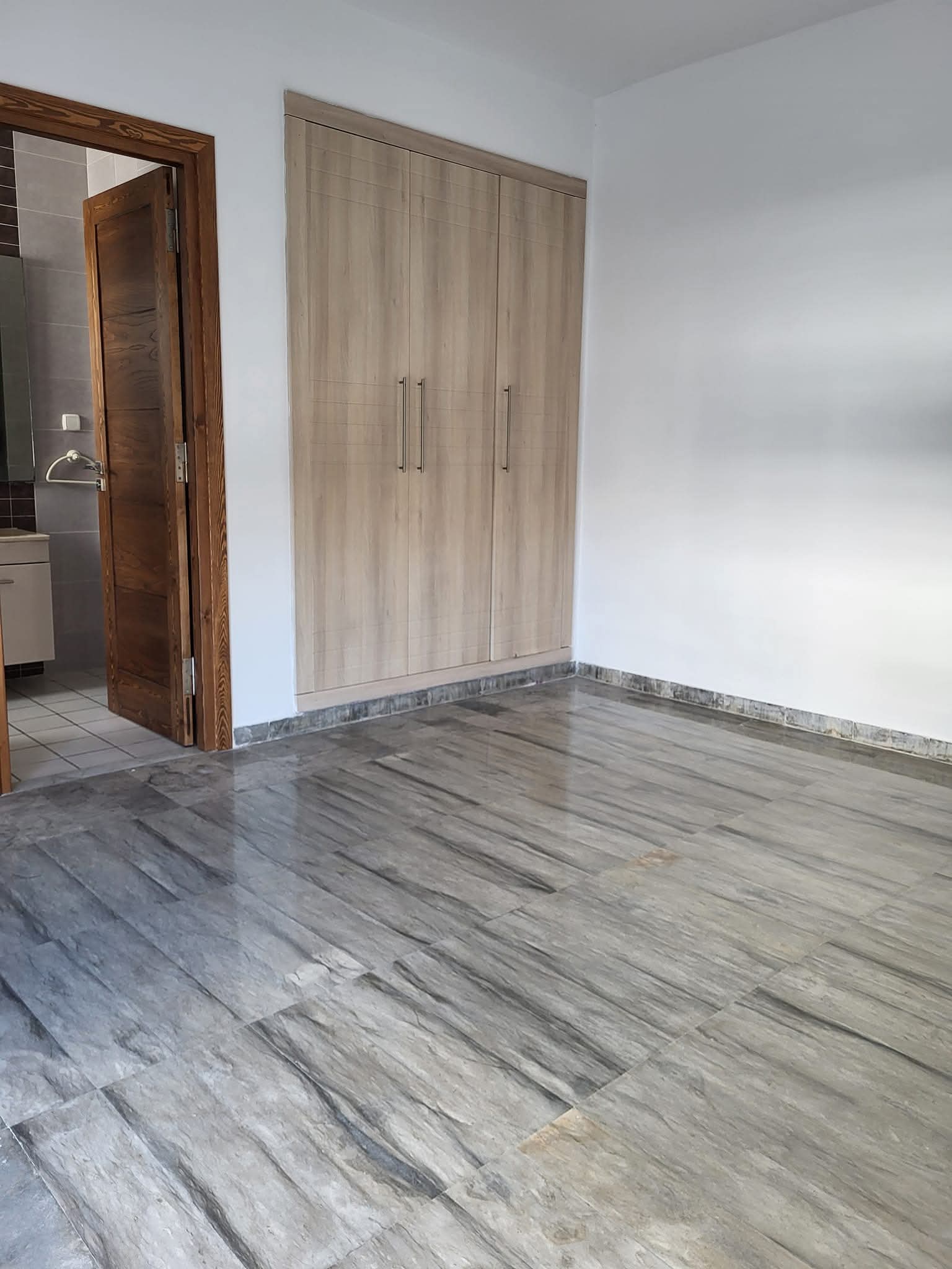 La Marsa&nbsp;Berge Du Lac&nbsp;Location&nbsp;Appart. 4 pi�ces&nbsp;Appartement s3 avec terrasse et vue sur lac