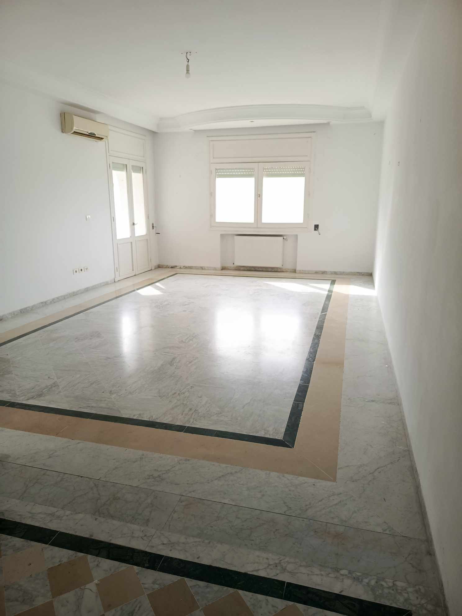 Mnihla&nbsp;Jardins d'el Menzah&nbsp;Location&nbsp;Appart. 5 pi�ces+&nbsp;Jardins d'el menzah 2 spacieux appt s3