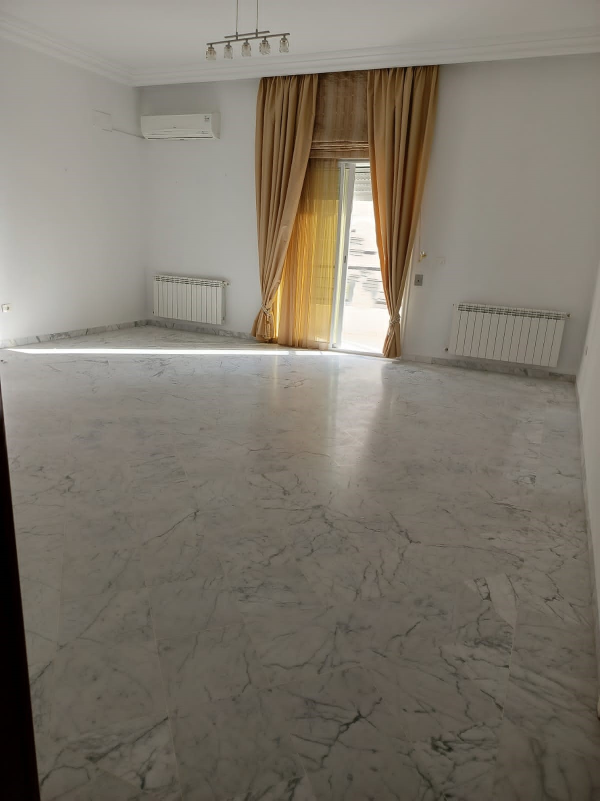 Mnihla&nbsp;Jardins d'el Menzah&nbsp;Location&nbsp;Appart. 5 pi�ces+&nbsp;Jardins d'el menzah 2 spacieux appt s4