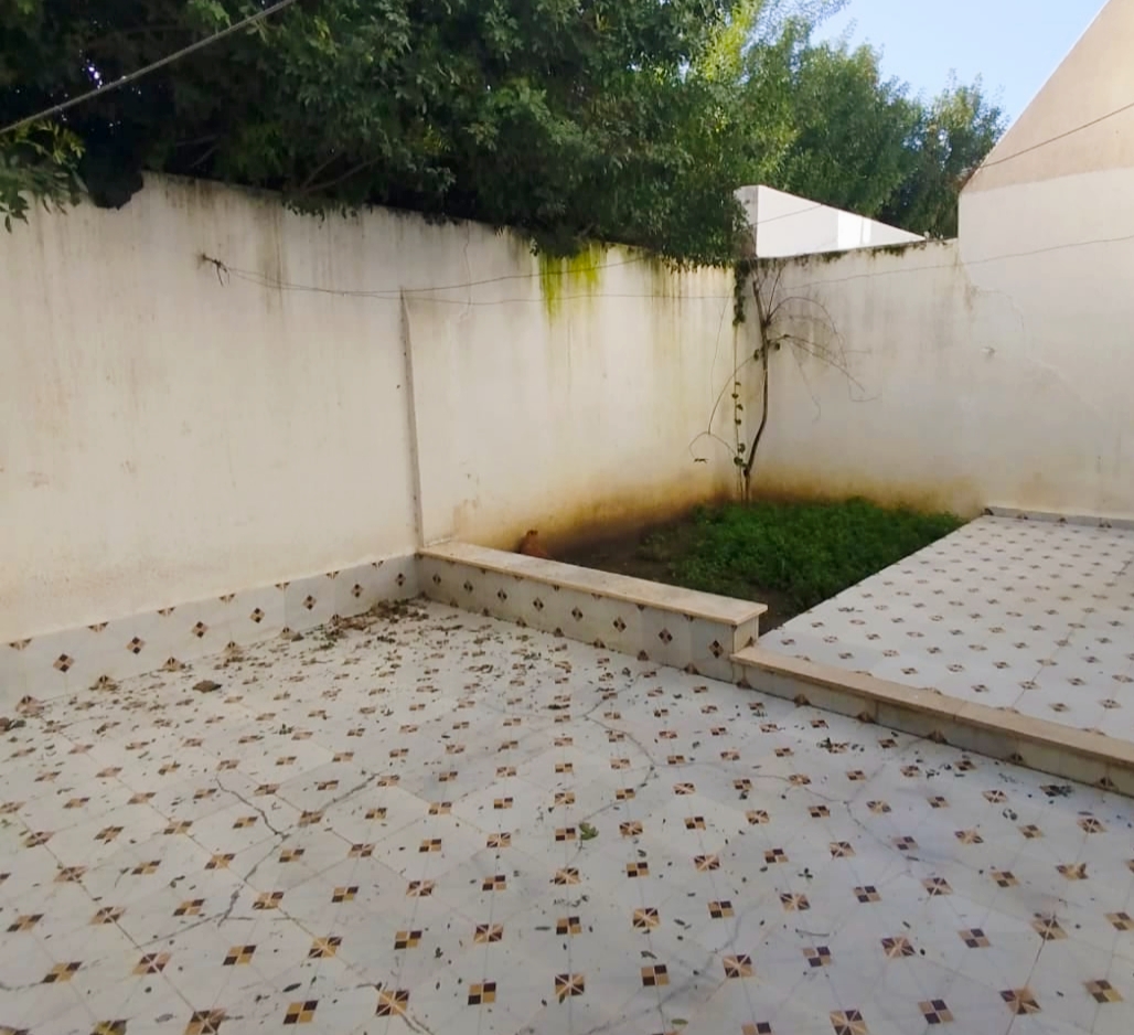 Ariana Ville&nbsp;Cite Ennasr 2&nbsp;Location&nbsp;Maisons&nbsp;Ennasr rdc villa s 3 avec jardin et terrasse