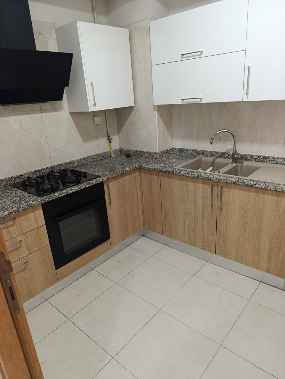 La Soukra&nbsp;La Soukra&nbsp;Location&nbsp;Appart. 2 pi�ces&nbsp;Joli s1 au rdc avec jardin