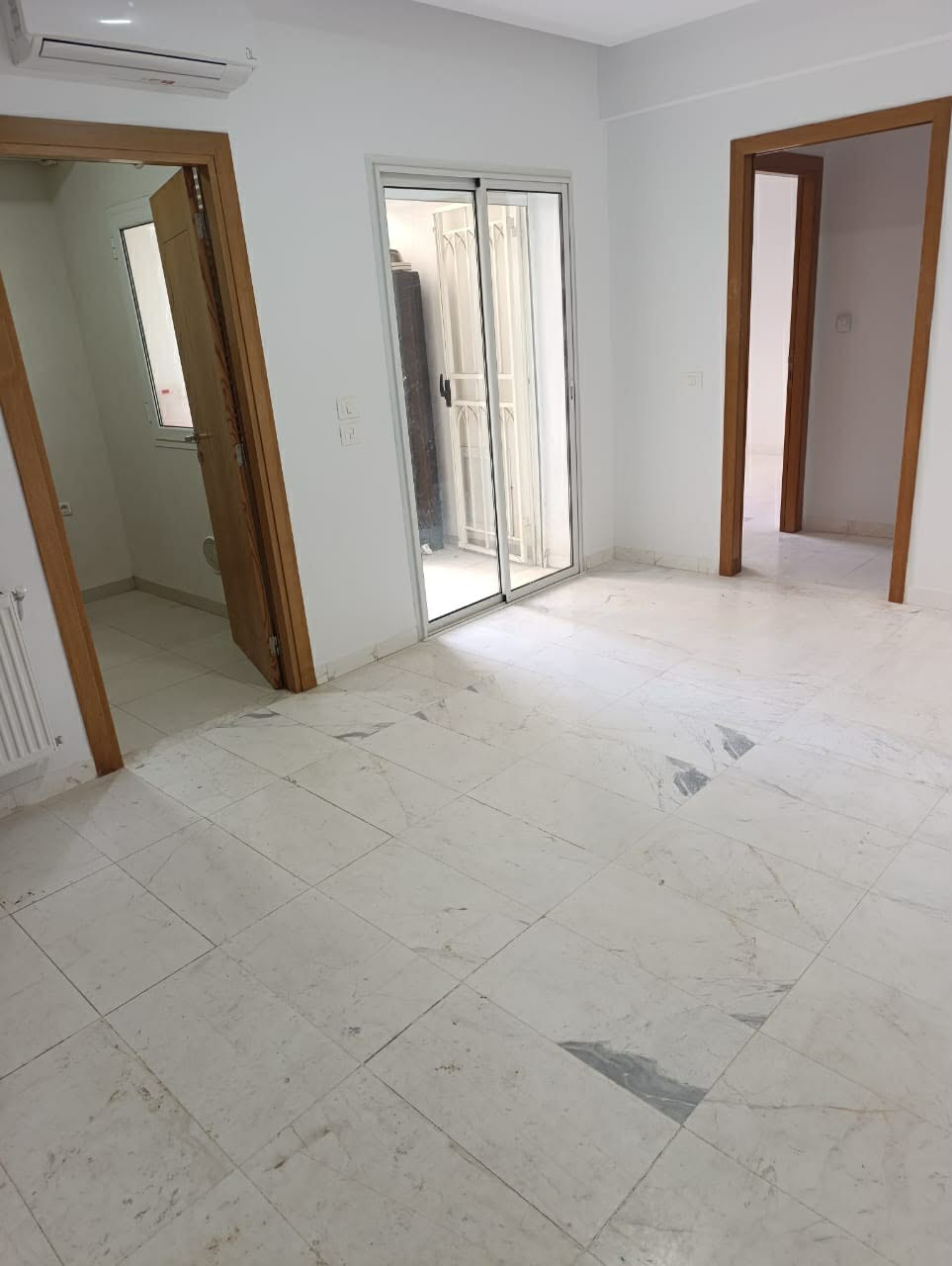 La Soukra&nbsp;La Soukra&nbsp;Location&nbsp;Appart. 2 pi�ces&nbsp;Joli s1 au rdc avec jardin