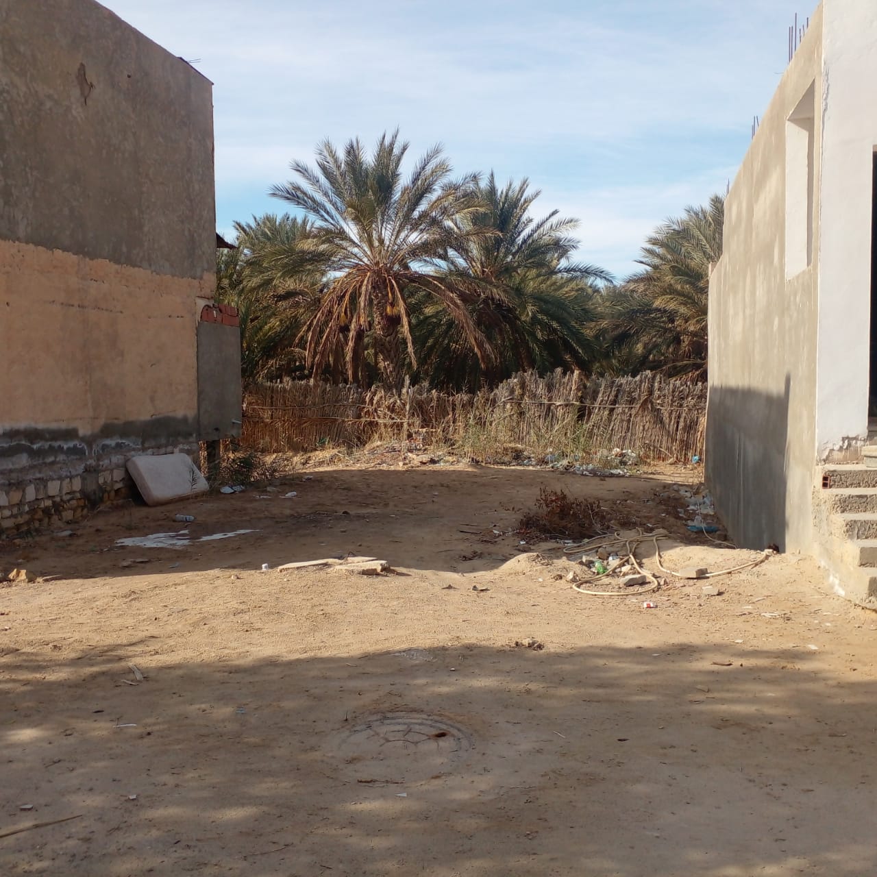 Kebili Sud&nbsp;Jemna&nbsp;Terrain&nbsp;Terrain nu&nbsp;Excellent terrain nu affaires et commerce  �jemna