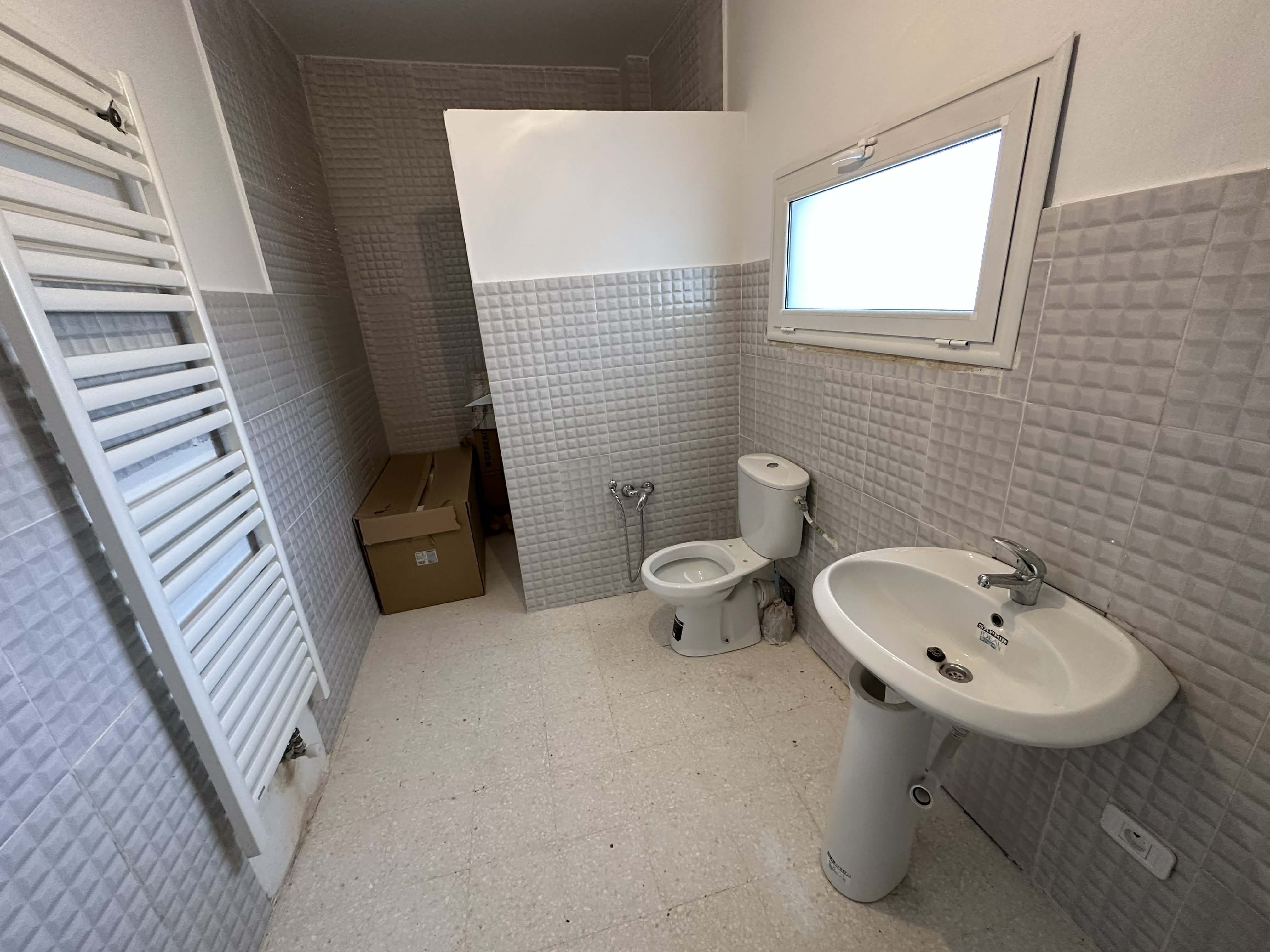 Ariana Ville&nbsp;Riadh Landlous&nbsp;Location&nbsp;Appart. 4 pi�ces&nbsp;Etage de villa s3 neuf � riadh andalous