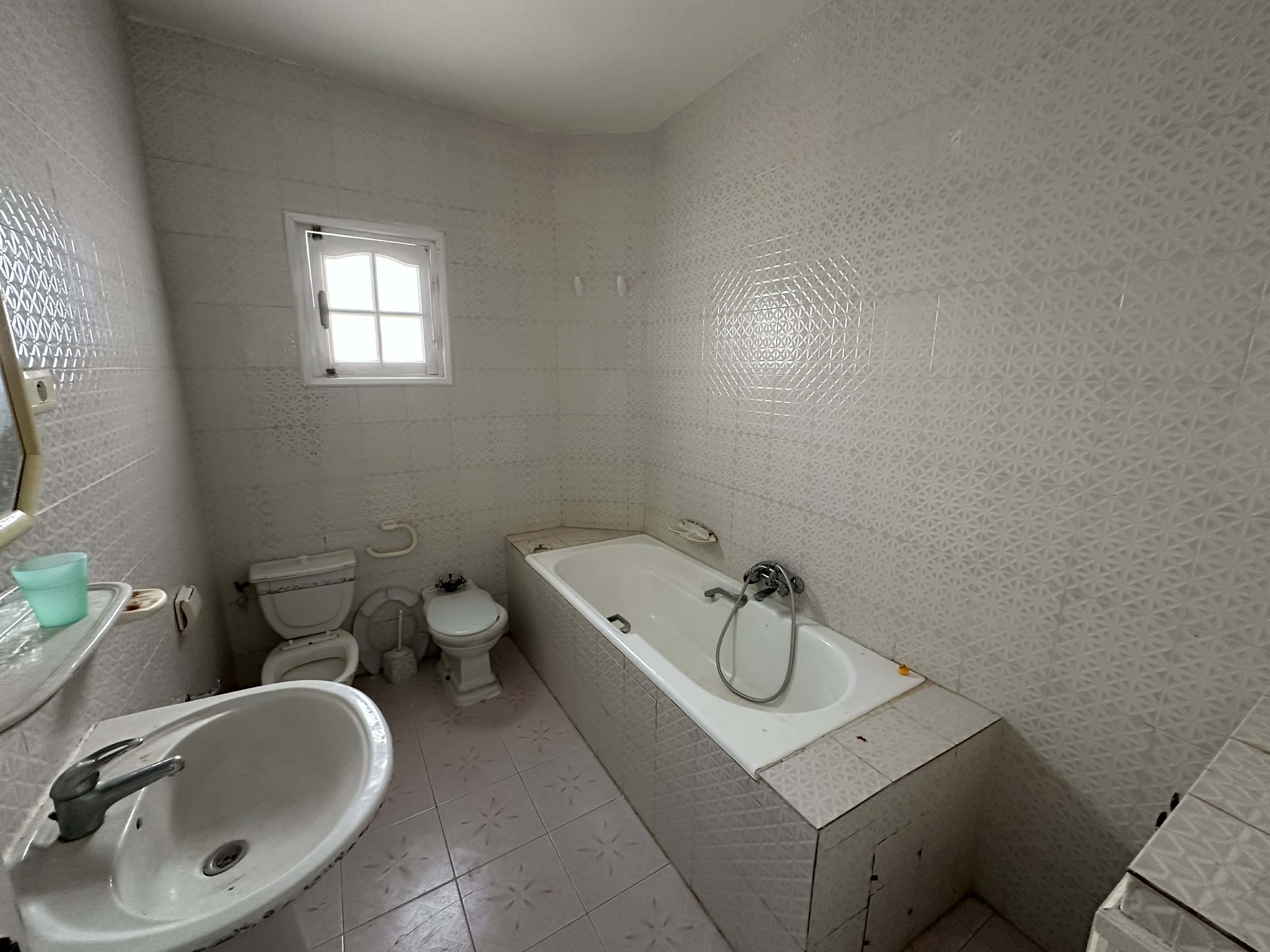 Ariana Ville&nbsp;Cite Ennasr 2&nbsp;Location&nbsp;Appart. 4 pi�ces&nbsp;Etage de villa s3 spacieux � ennasr 2