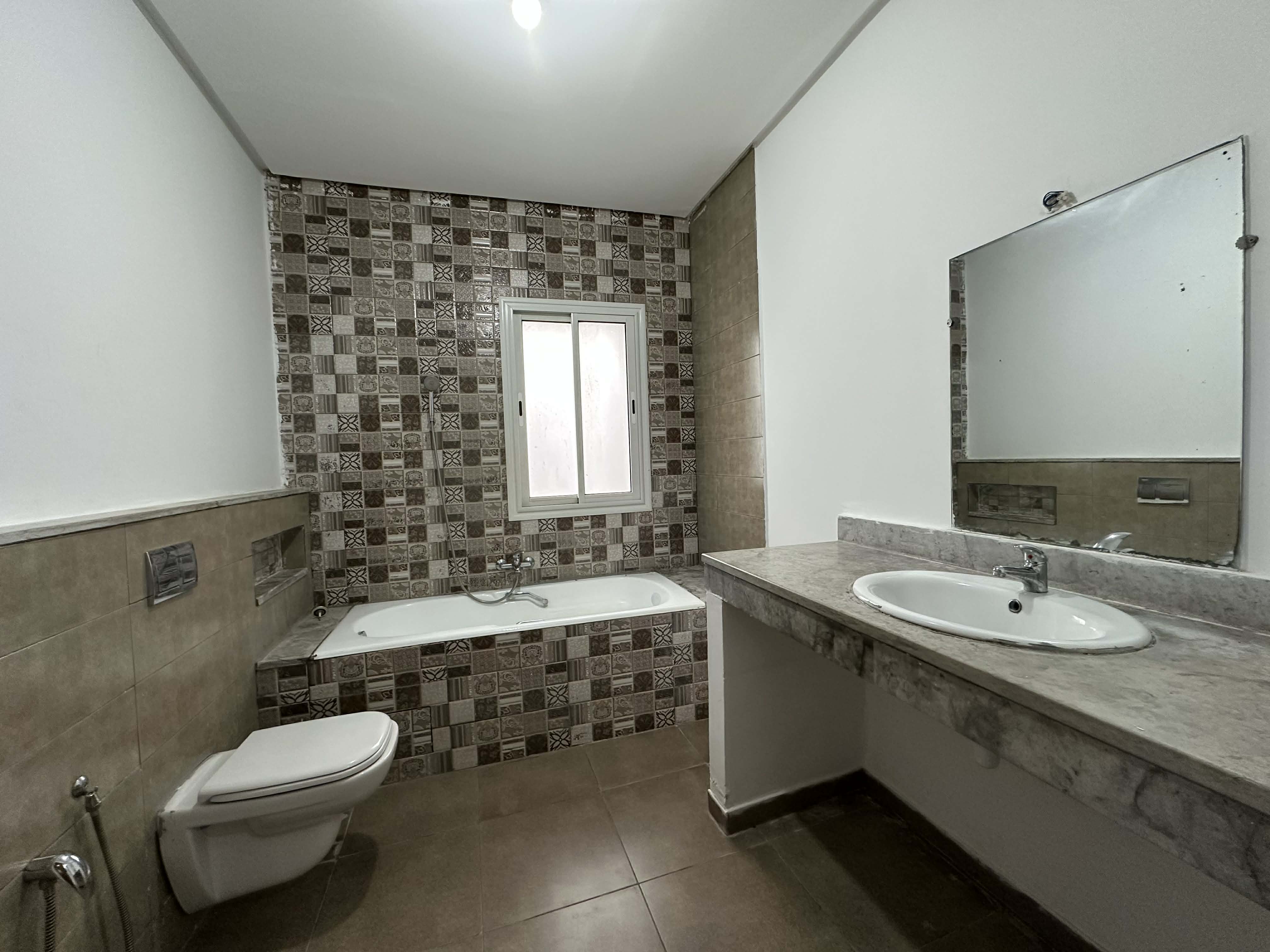 Ariana Ville&nbsp;Cite Ennasr 2&nbsp;Location&nbsp;Appart. 4 pi�ces&nbsp;Etage de villa s3 avec terrasse � ennassr