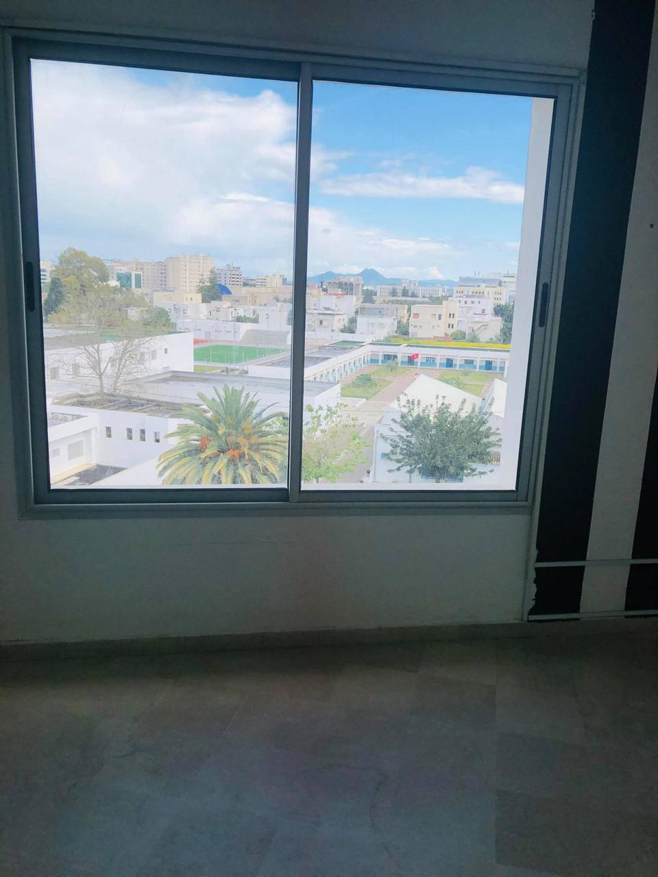 Ariana Ville&nbsp;Ariana&nbsp;Bureaux & Commerces&nbsp;Autre&nbsp;A cote  eye clinic bureau au 3eme etage