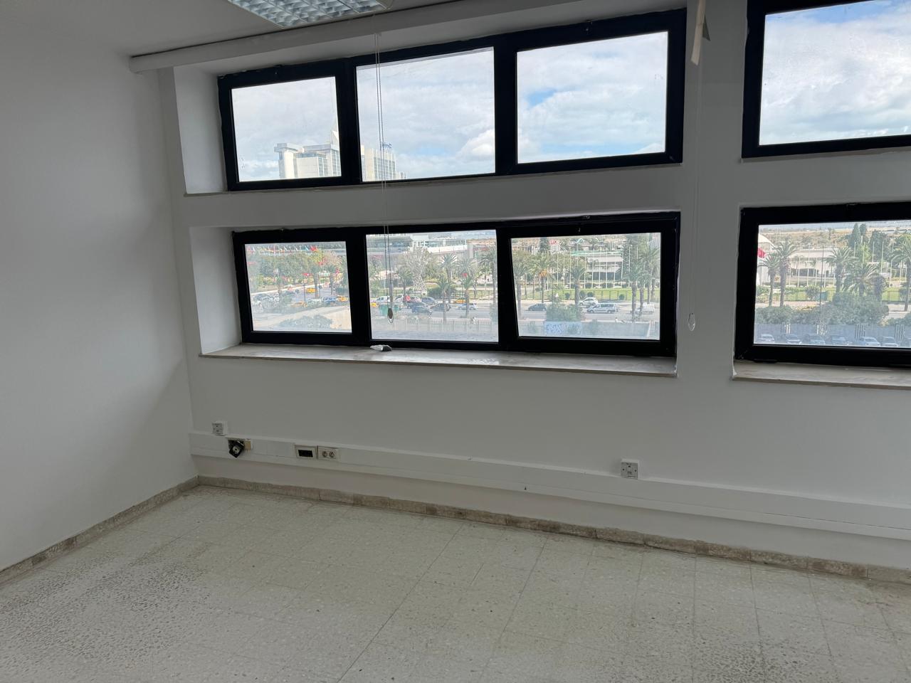 Bab Bhar&nbsp;Republique&nbsp;Bureaux & Commerces&nbsp;Bureau&nbsp;Immeuble bureautique hs  � hedi nouira tunis