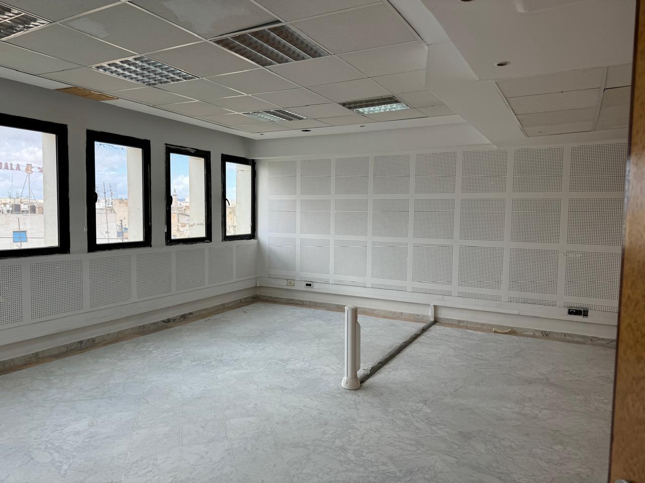 Bab Bhar&nbsp;Republique&nbsp;Bureaux & Commerces&nbsp;Bureau&nbsp;Immeuble bureautique hs  � hedi nouira tunis