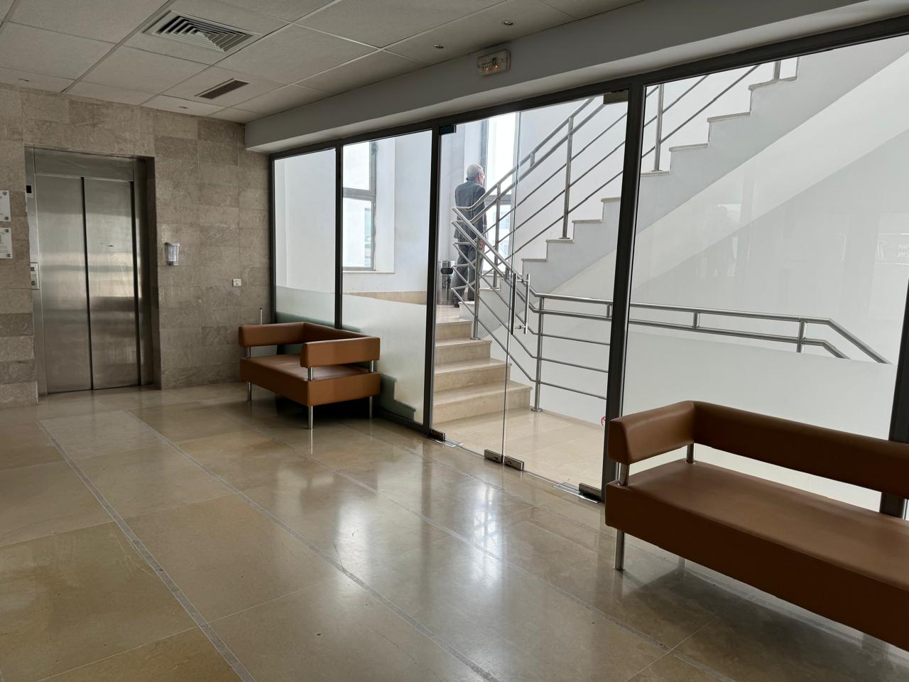 La Marsa&nbsp;Berge Du Lac&nbsp;Bureaux & Commerces&nbsp;Bureau&nbsp;Spacieux bureau administratif au berge du lac 1