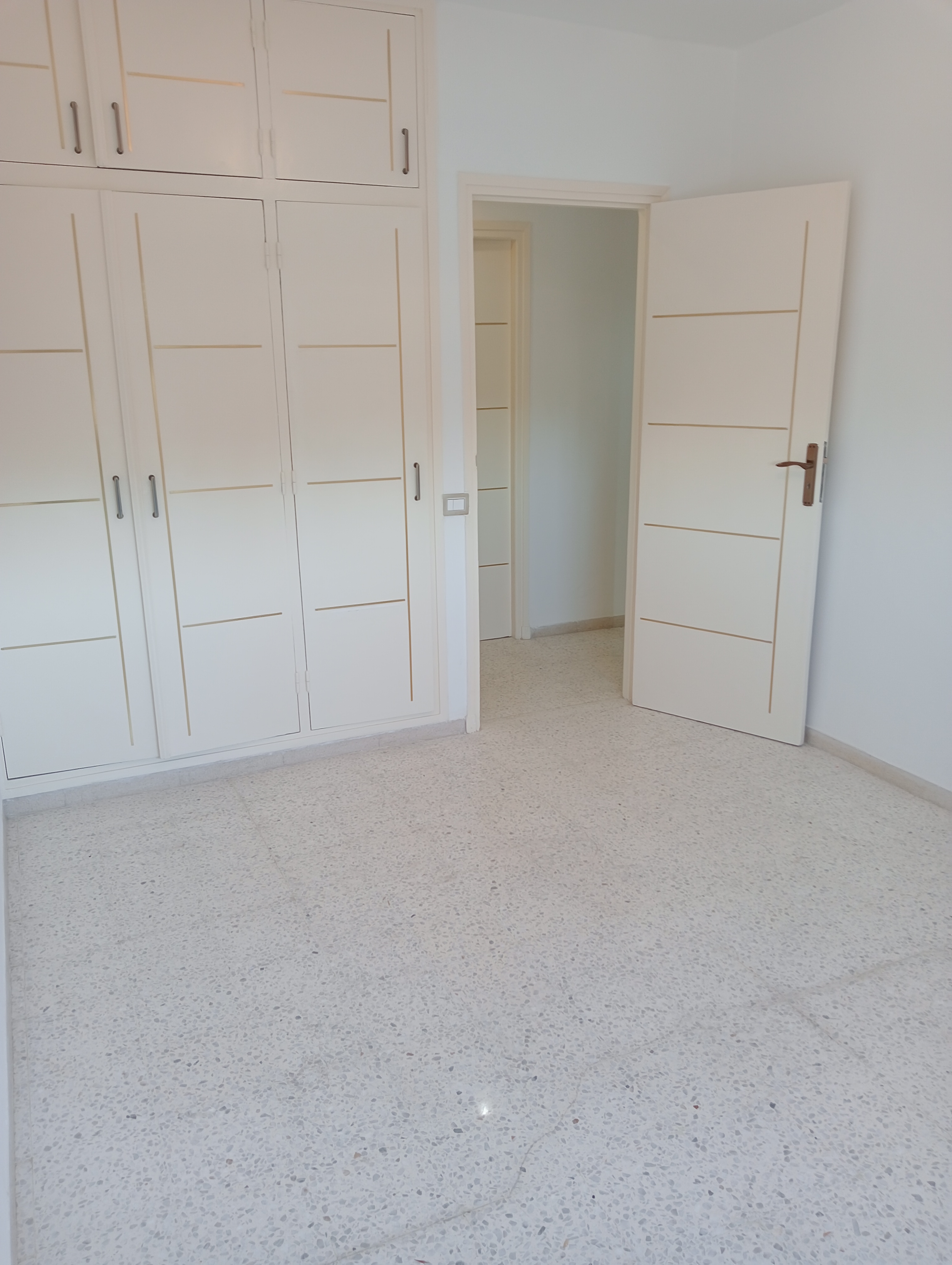 Monastir&nbsp;Monastir&nbsp;Location&nbsp;Appart. 3 pi�ces&nbsp;S2 r�nov� votre ville dans imm convoit�