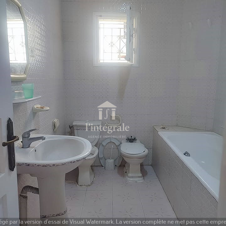 Ariana Ville&nbsp;Cite Ennasr 2&nbsp;Location&nbsp;Appart. 4 pi�ces&nbsp;Grand �tage de villa s3 enasser2