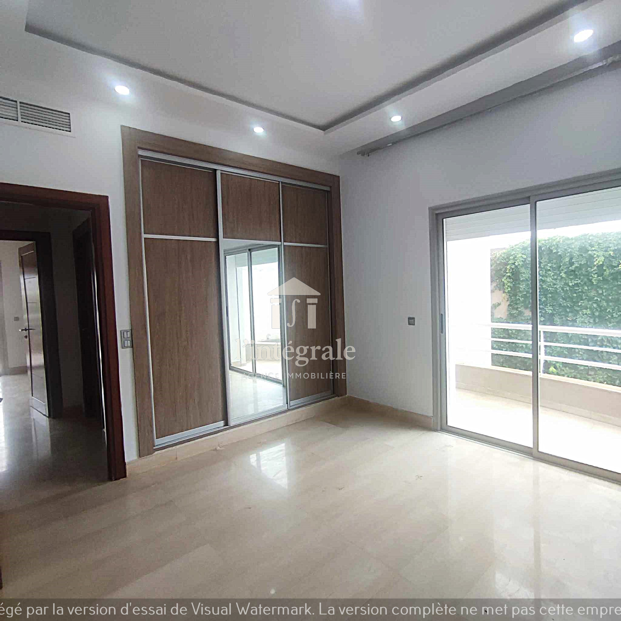 Ariana Ville&nbsp;Riadh Landlous&nbsp;Location&nbsp;Maisons&nbsp;Etage d'une villa de tr�s haut standing s4