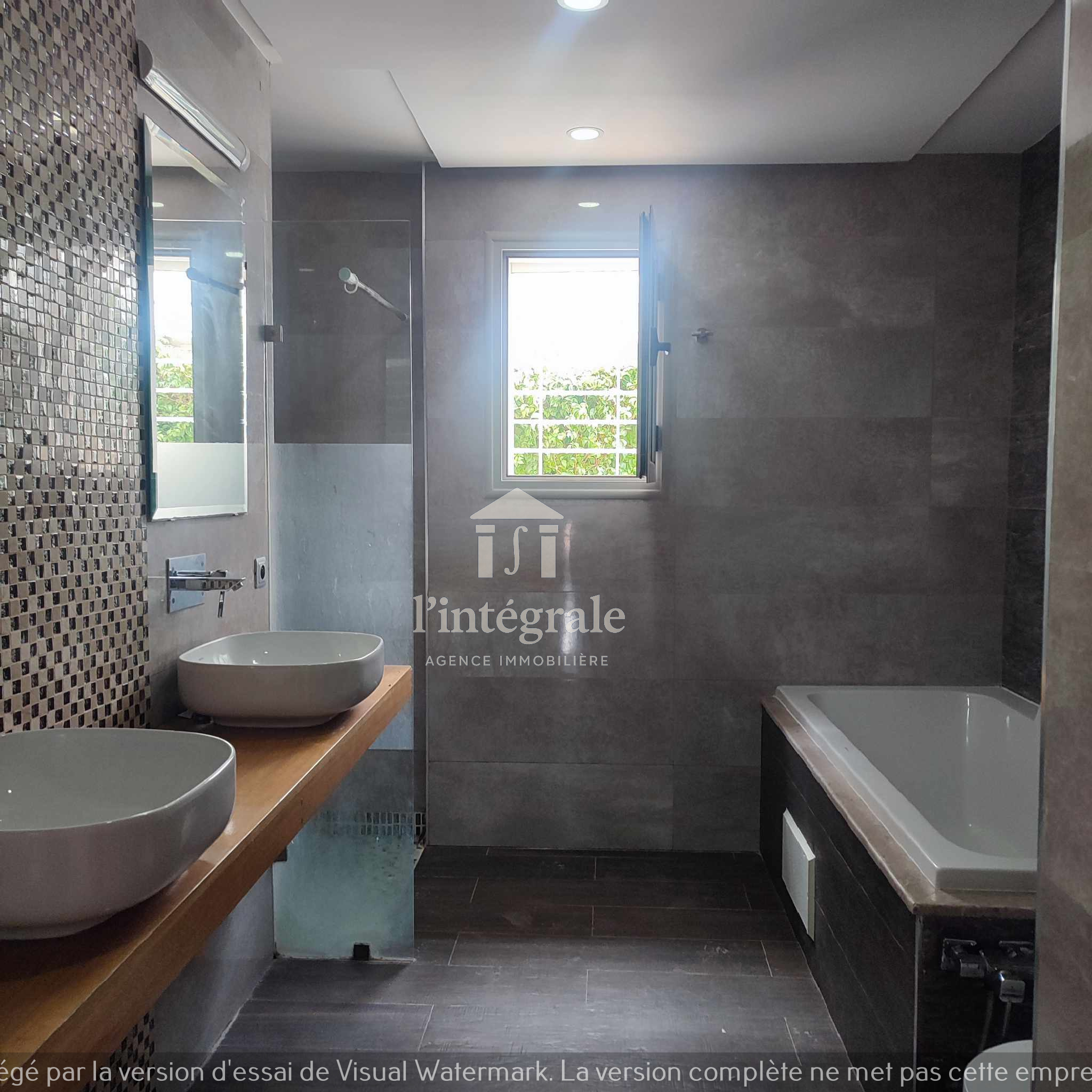 Ariana Ville&nbsp;Riadh Landlous&nbsp;Location&nbsp;Maisons&nbsp;Etage d'une villa de tr�s haut standing s4