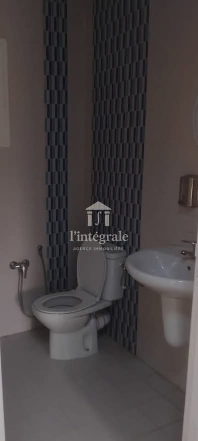 Cite El Khadra&nbsp;Zone urbaine nord&nbsp;Bureaux & Commerces&nbsp;Bureau&nbsp;H4 bureau au rez de chauss�e  ind�pendant