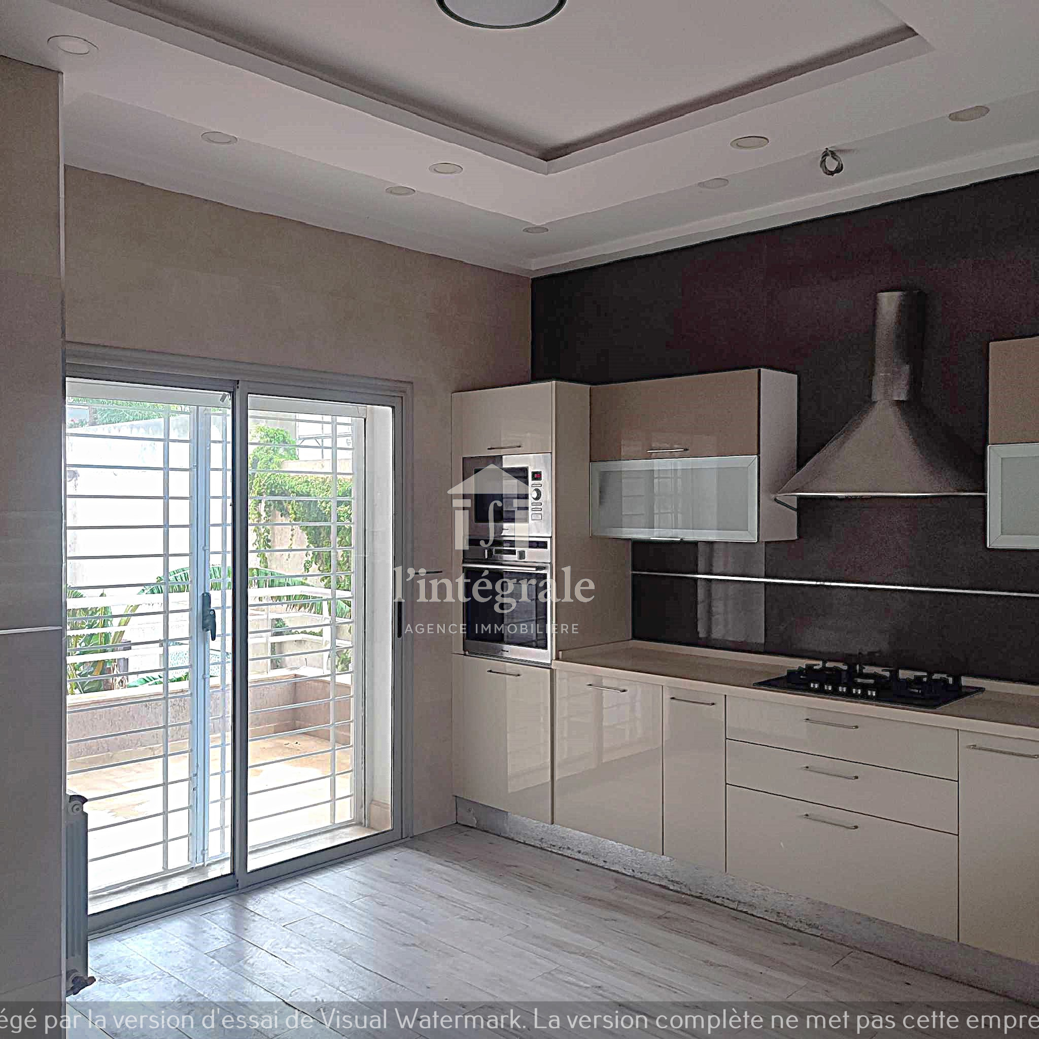 Ariana Ville&nbsp;Riadh Landlous&nbsp;Location&nbsp;Maisons&nbsp;Etage d'une villa de tr�s haut standing s4